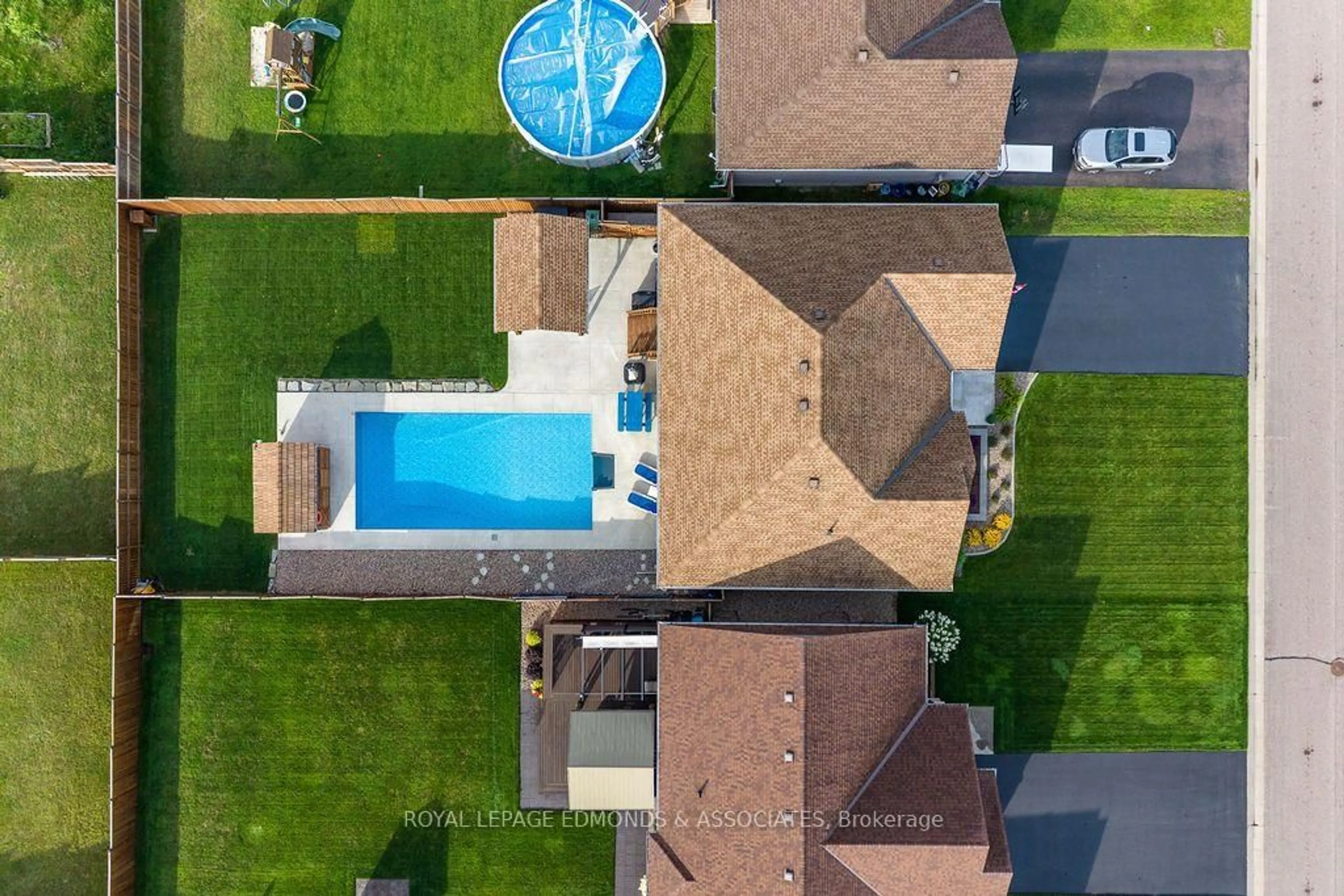 A pic from outside/outdoor area/front of a property/back of a property/a pic from drone, unknown for 10 Noble Cres, Petawawa Ontario K8H 0G1