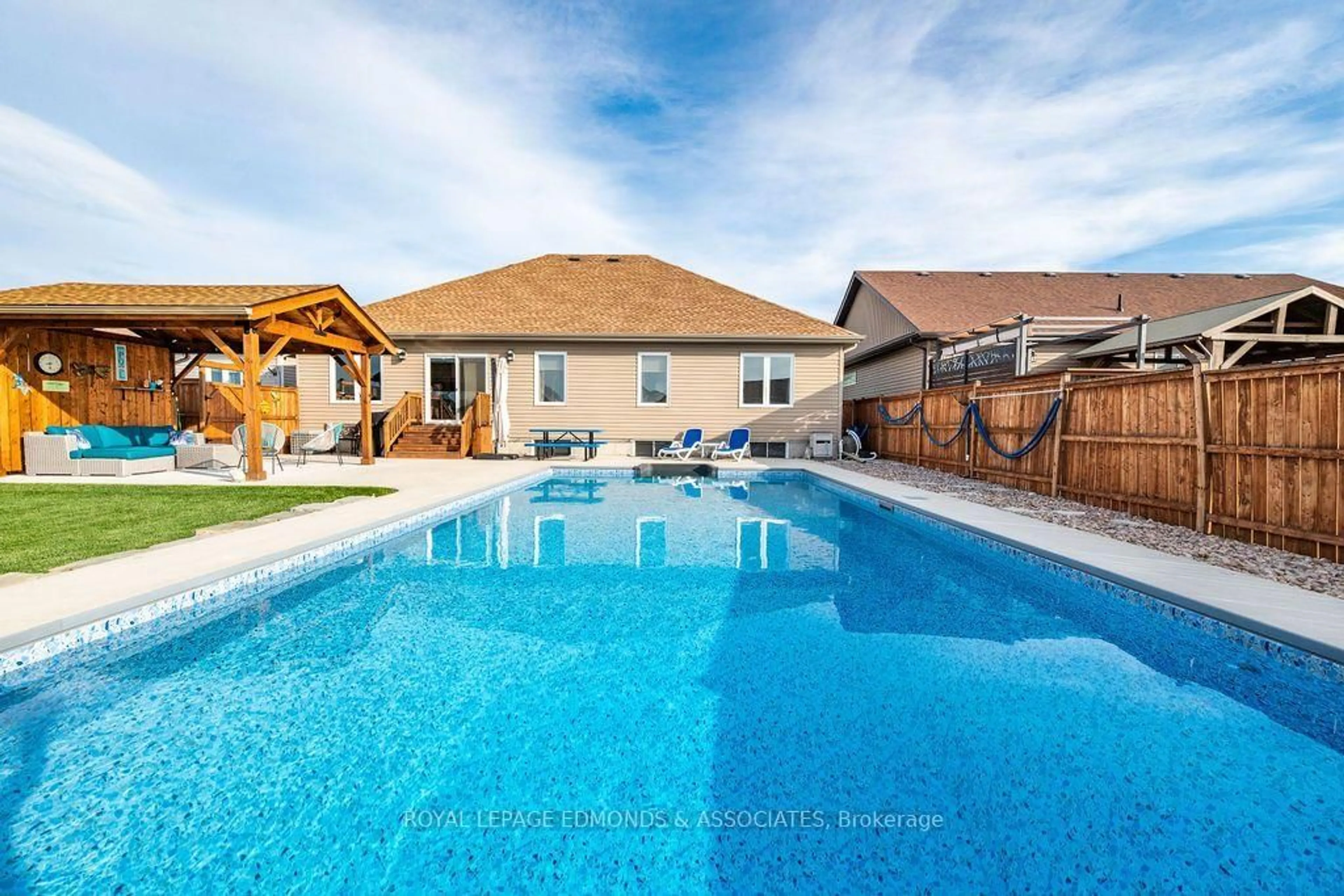 Pool for 10 Noble Cres, Petawawa Ontario K8H 0G1