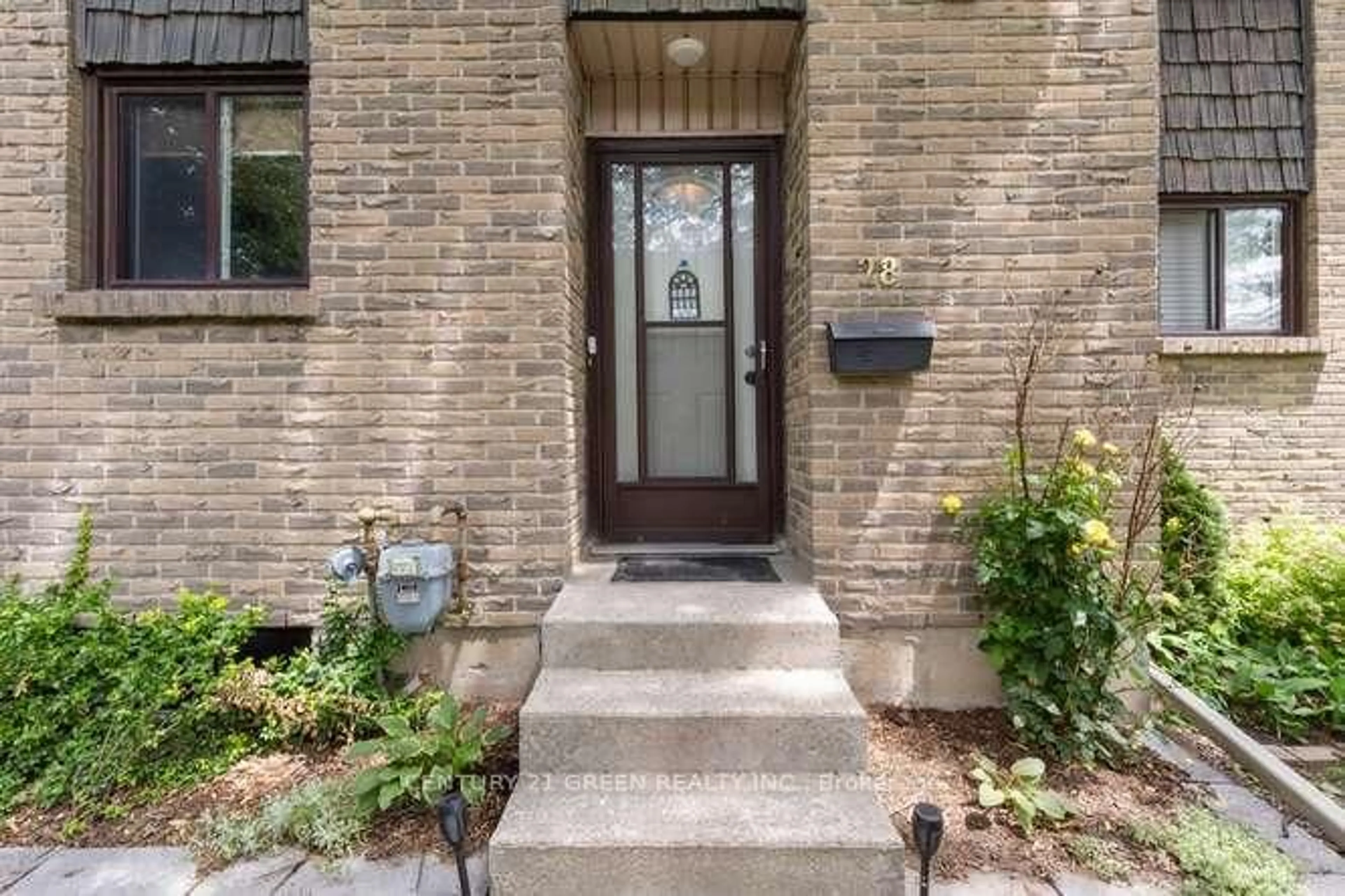 Indoor entryway for 474 Southdale Rd #28, London South Ontario N6E 1A4