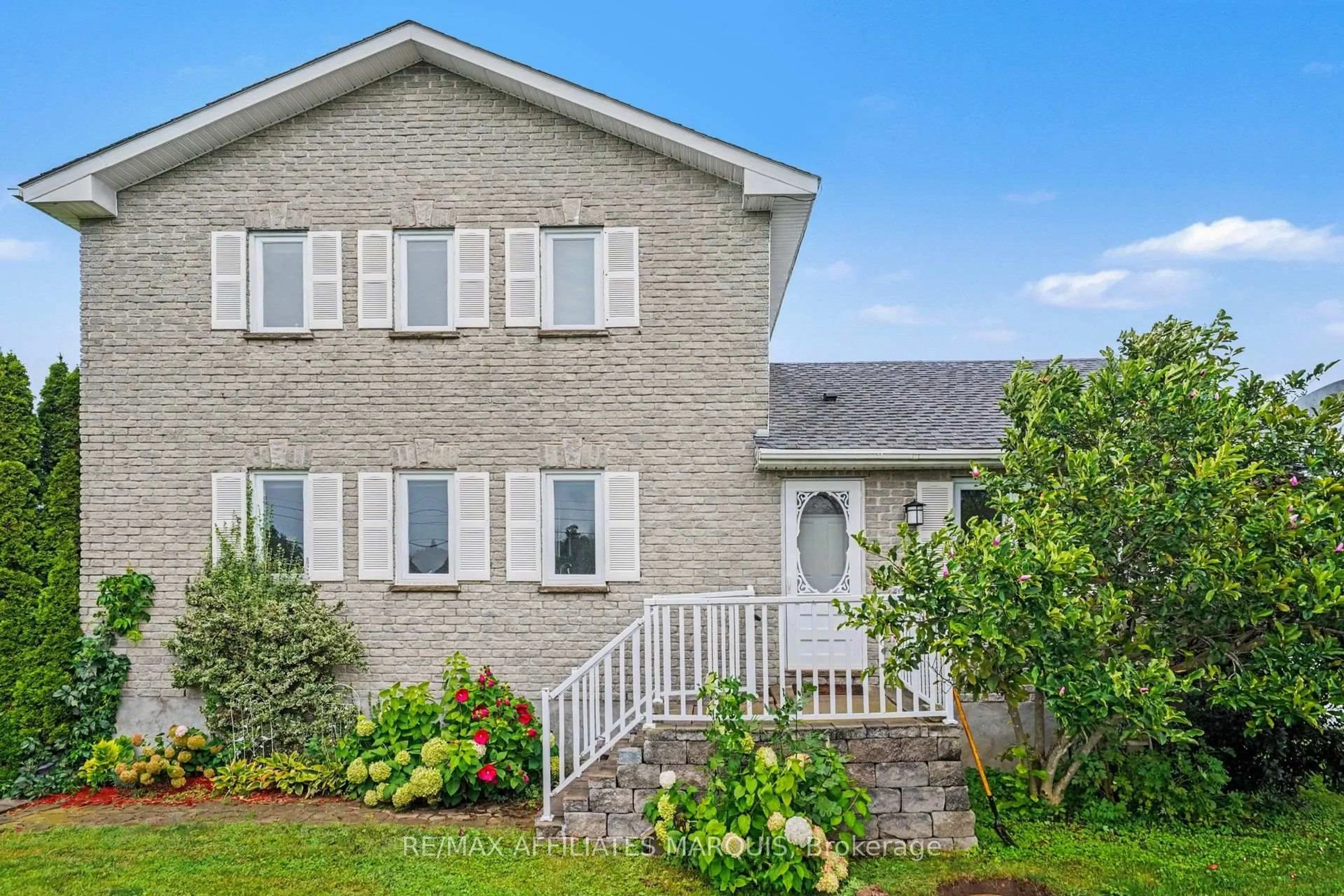 Home with vinyl exterior material, unknown for 428 Johnston Rd, Athens Ontario K0G 1R0