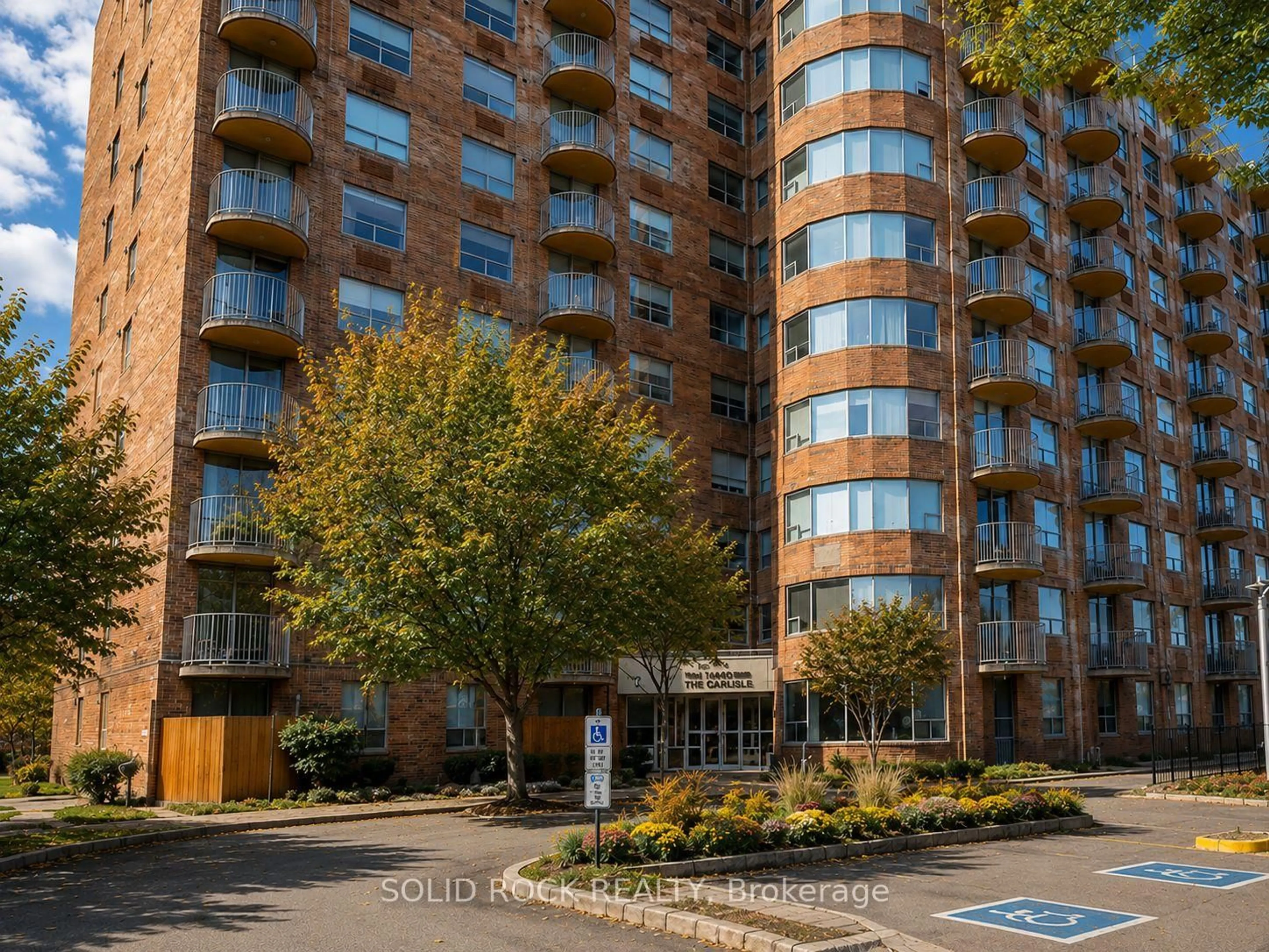 A pic from outside/outdoor area/front of a property/back of a property/a pic from drone, street for 1440 Heron Rd #901, Ottawa Ontario K1V 0X2