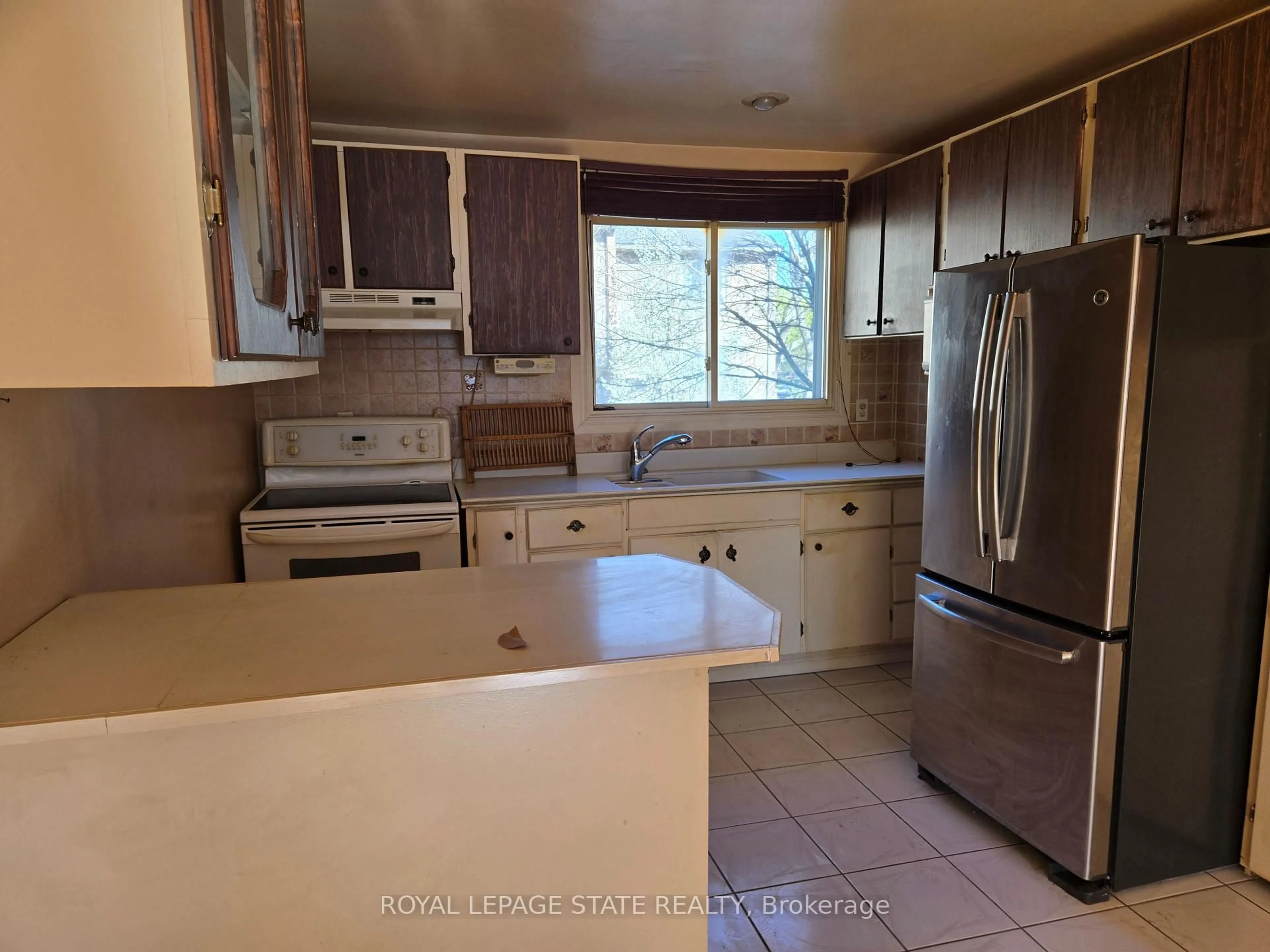 Standard kitchen, unknown for 95 Fonthill Rd #2, Hamilton Ontario L8V 4Z7