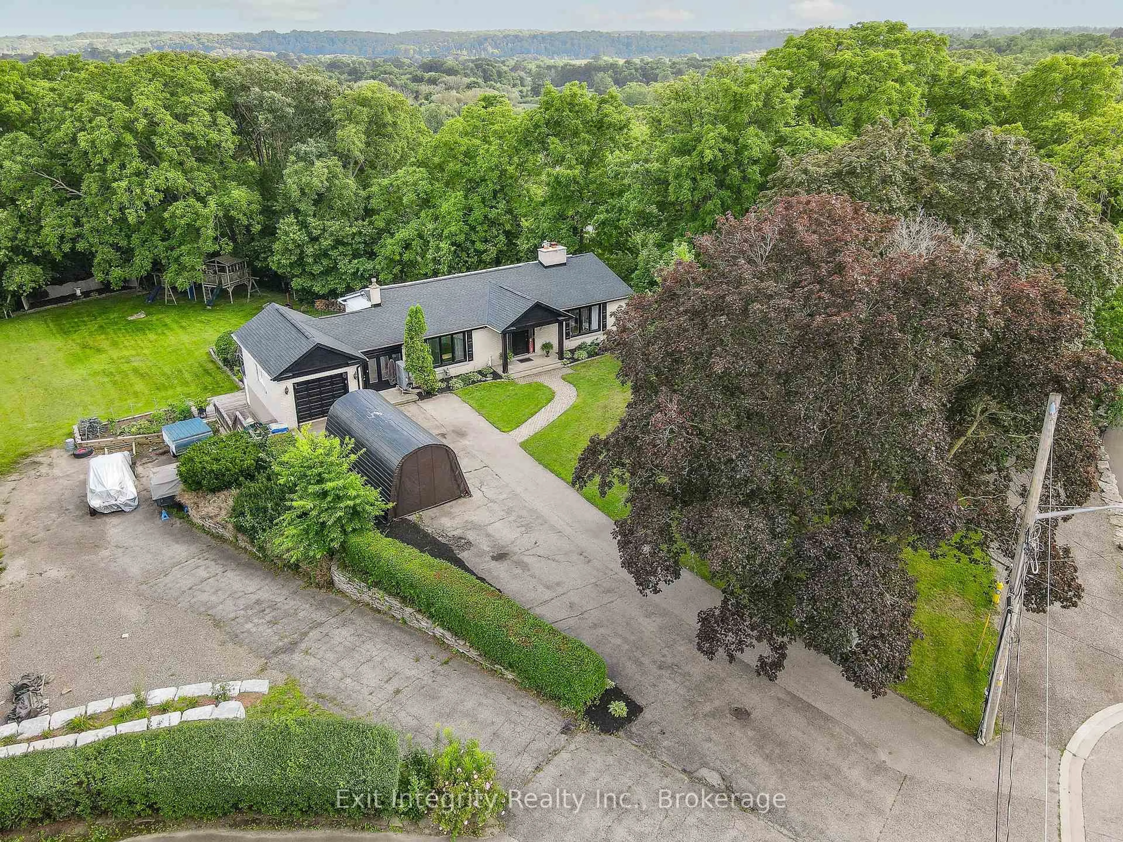 A pic from outside/outdoor area/front of a property/back of a property/a pic from drone, unknown for 267 Abraham St, Cambridge Ontario N3H 1H4