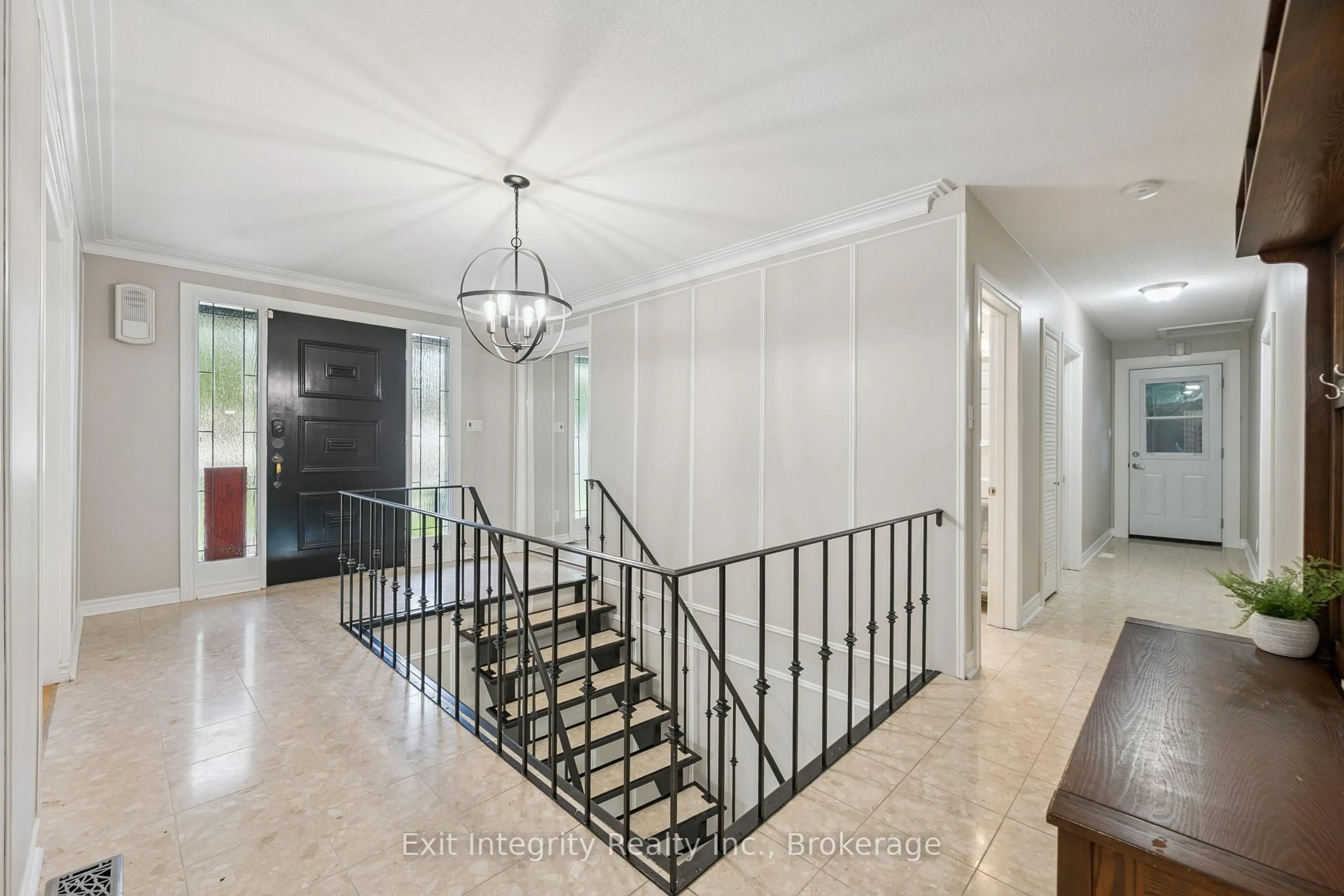 Indoor foyer for 267 Abraham St, Cambridge Ontario N3H 1H4