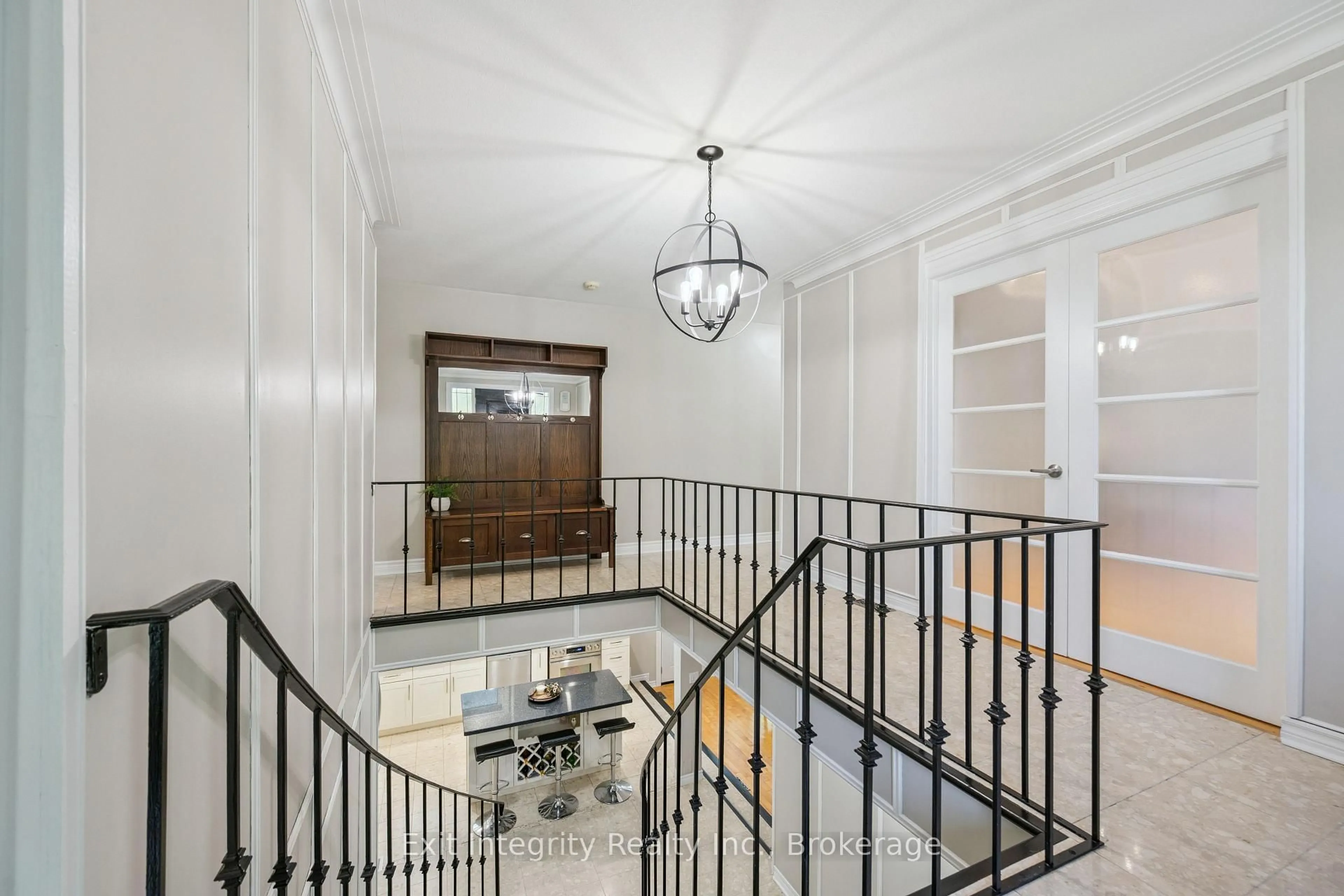 Indoor foyer for 267 Abraham St, Cambridge Ontario N3H 1H4