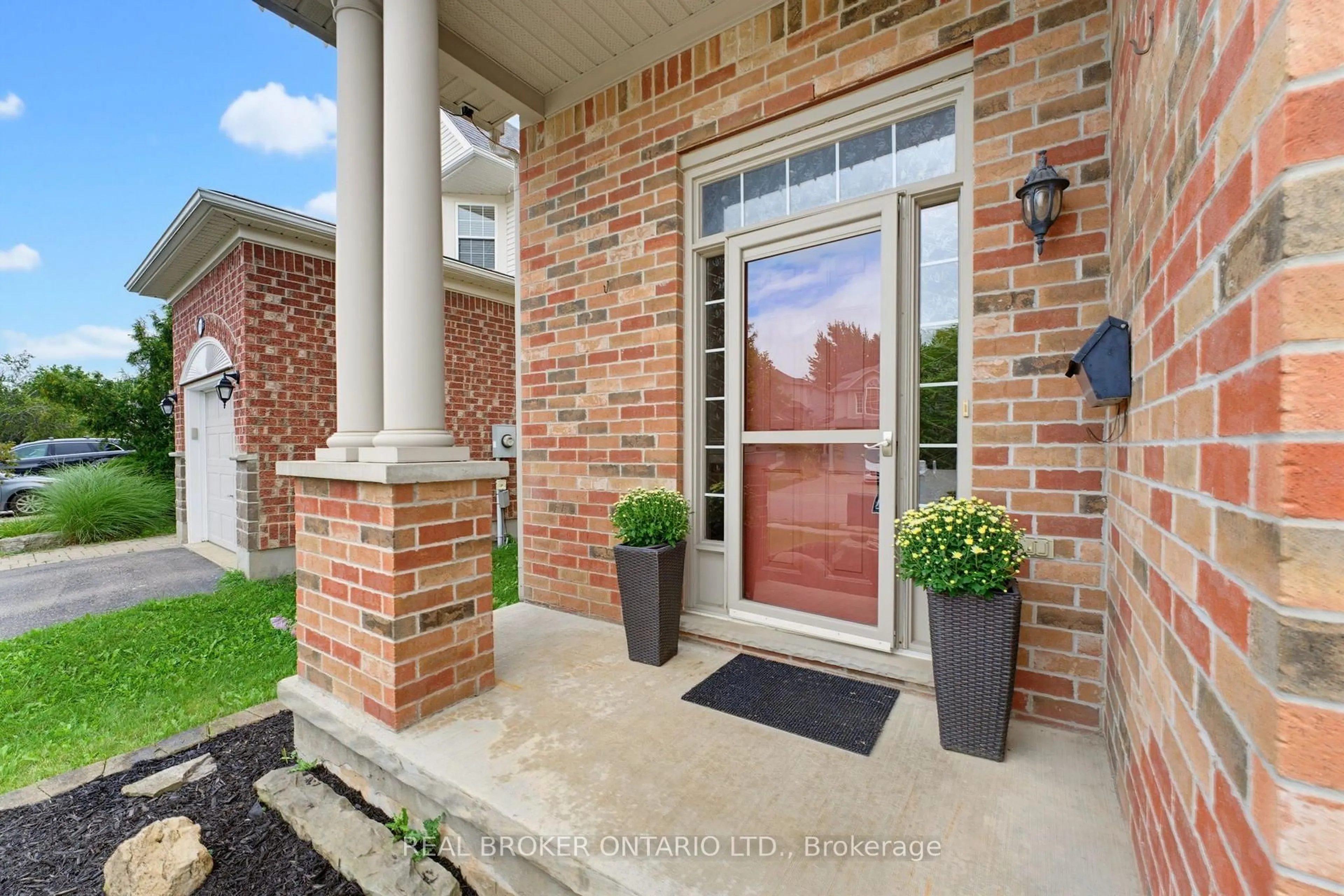 Home with brick exterior material, street for 592 Little Dover Cres, Waterloo Ontario N2K 4E5
