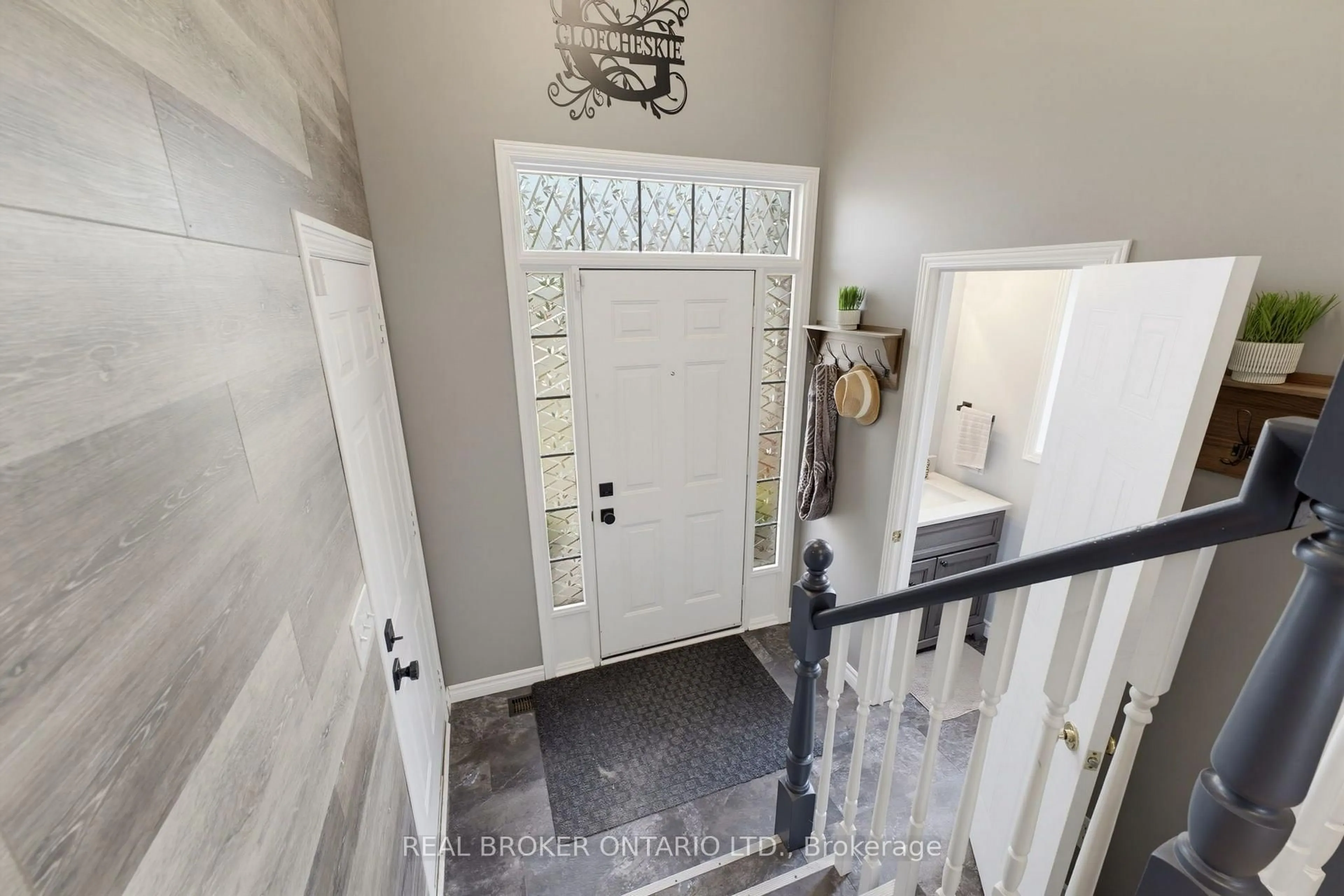 Indoor entryway for 592 Little Dover Cres, Waterloo Ontario N2K 4E5