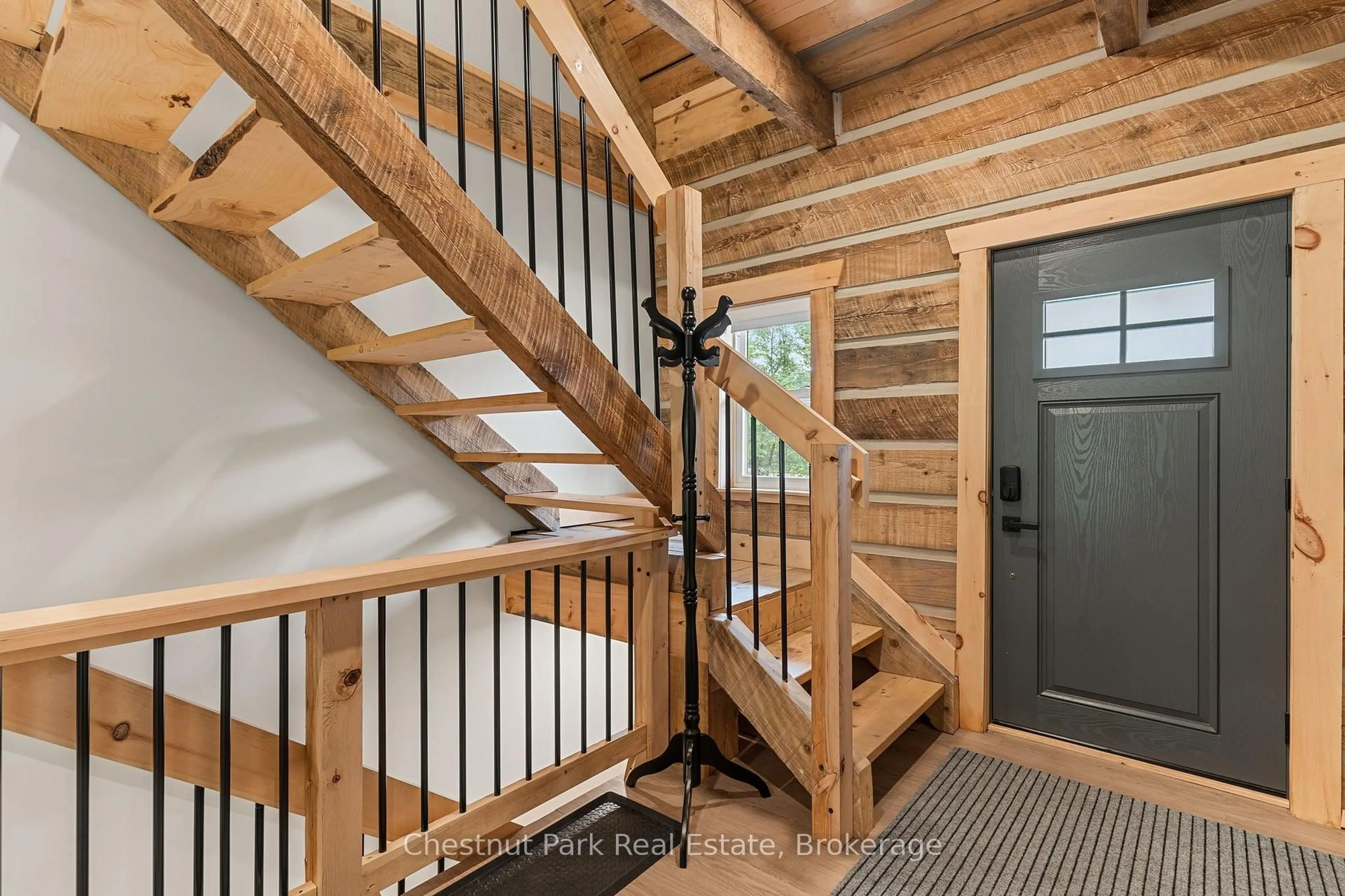 Indoor entryway for 2517 North Shore Rd, Algonquin Highlands Ontario K0M 1S0