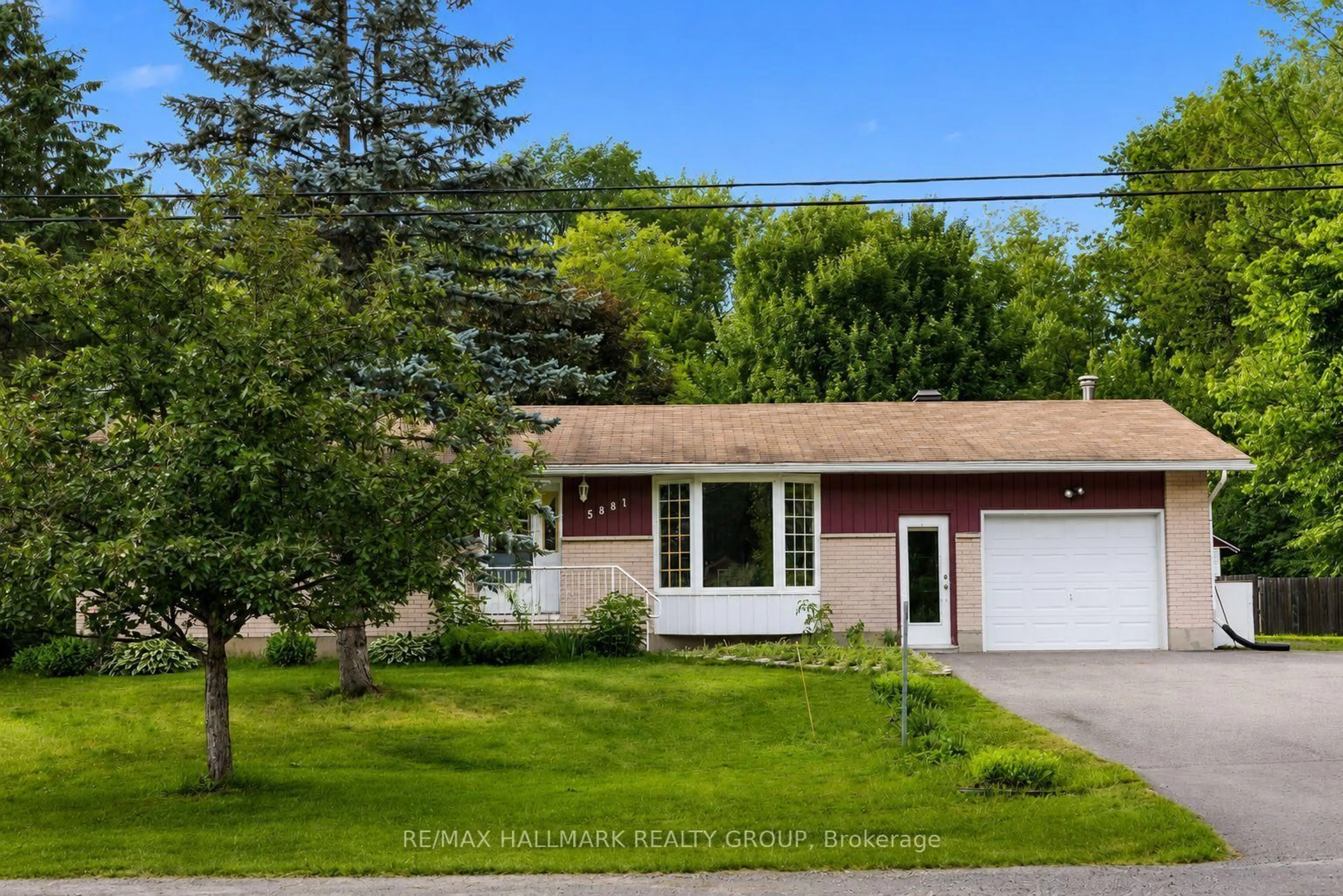 A pic from outside/outdoor area/front of a property/back of a property/a pic from drone, street for 5881 Piperville Rd, Carlsbad Springs Ontario K0A 1K0
