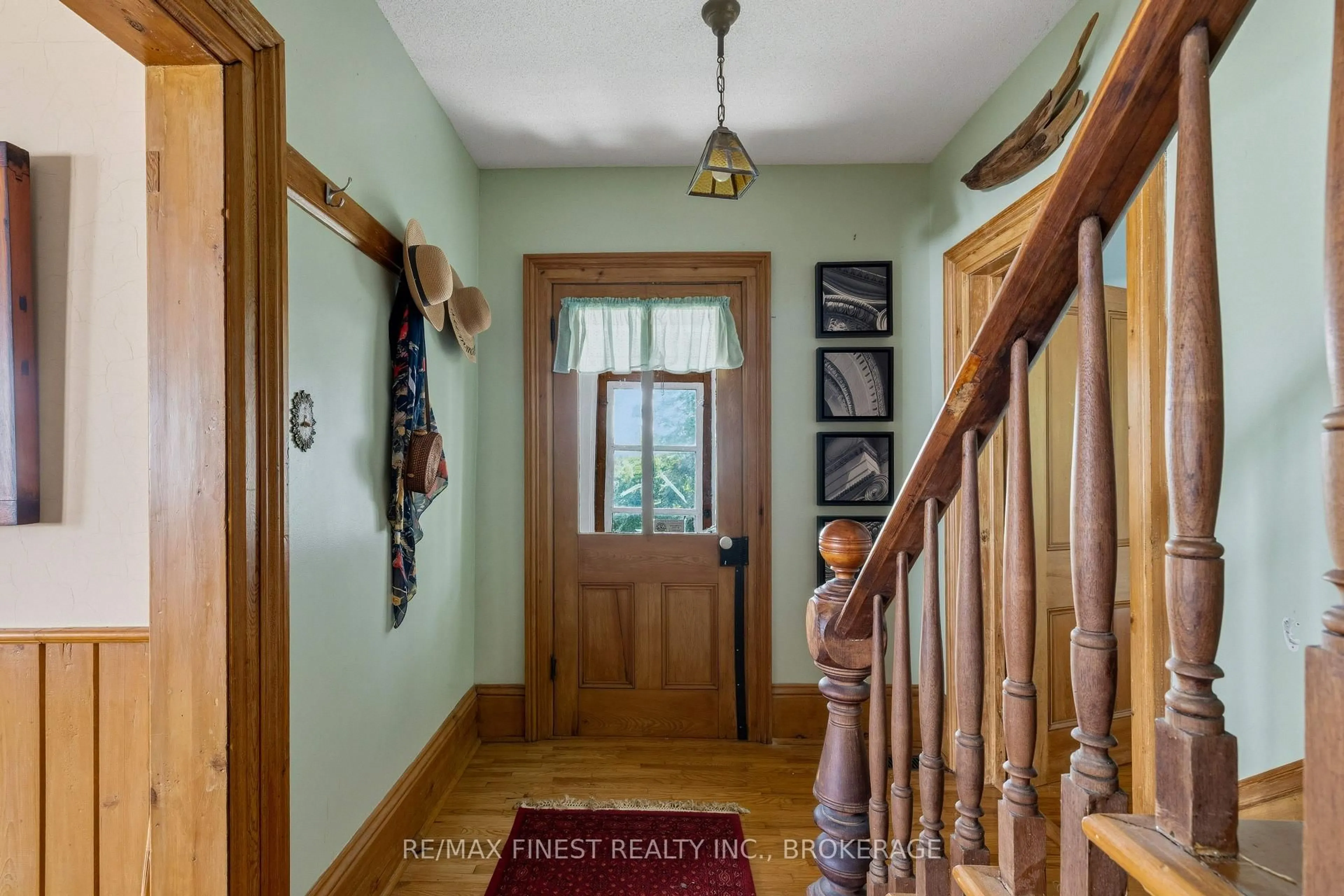 Indoor entryway for 43 Clancy Rd, Newburgh Ontario K0K 2S0