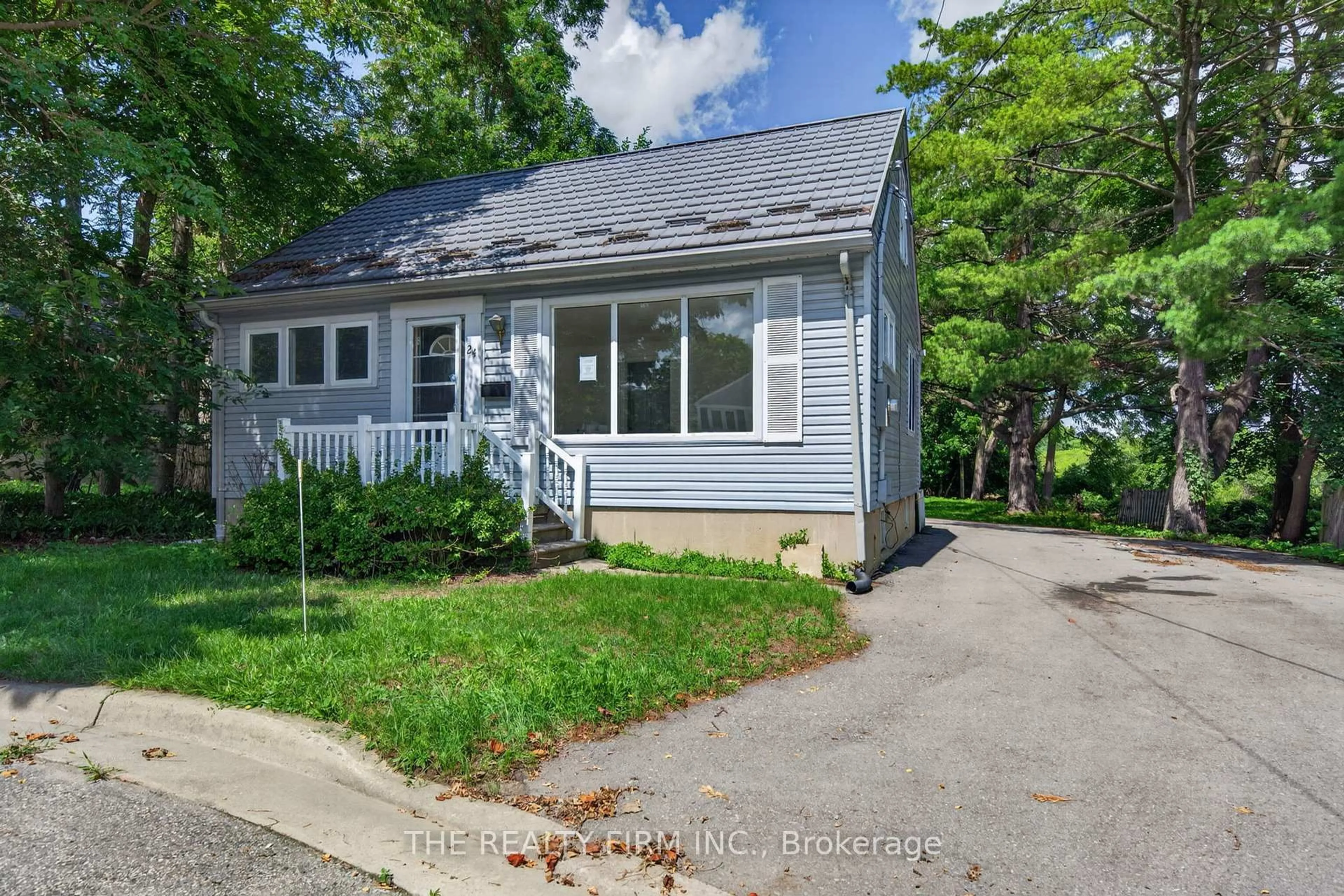 Home with vinyl exterior material, street for 24 Fairview Crt, London South Ontario N6C 2C5