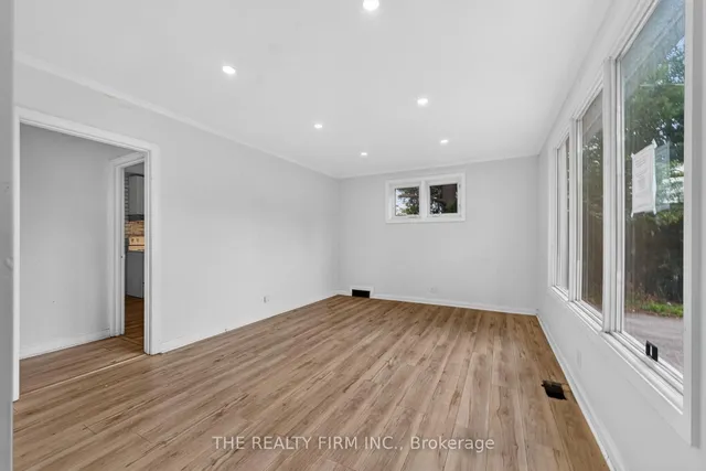 24 Fairview Crt, London South 3
