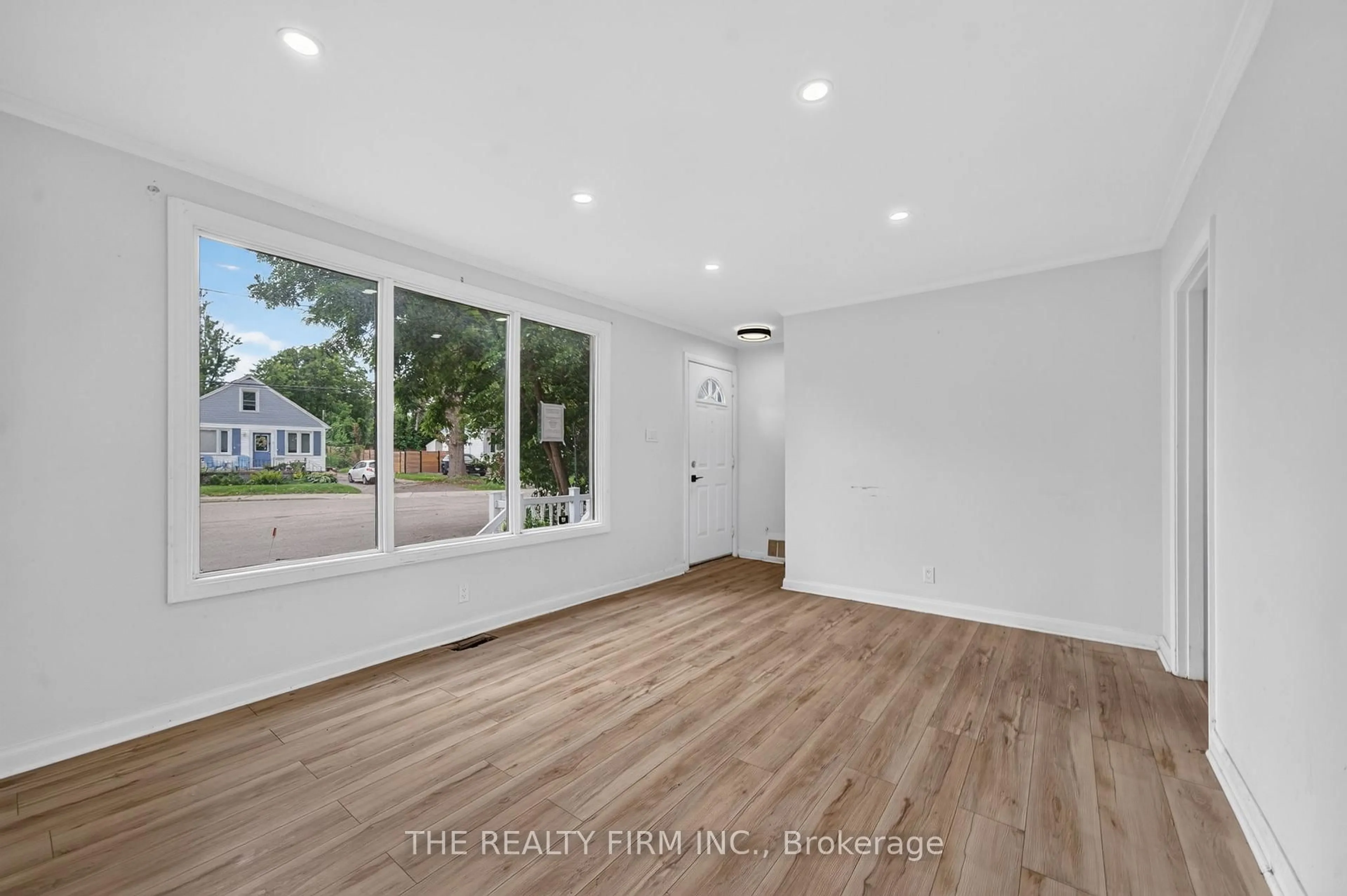 Indoor entryway for 24 Fairview Crt, London South Ontario N6C 2C5