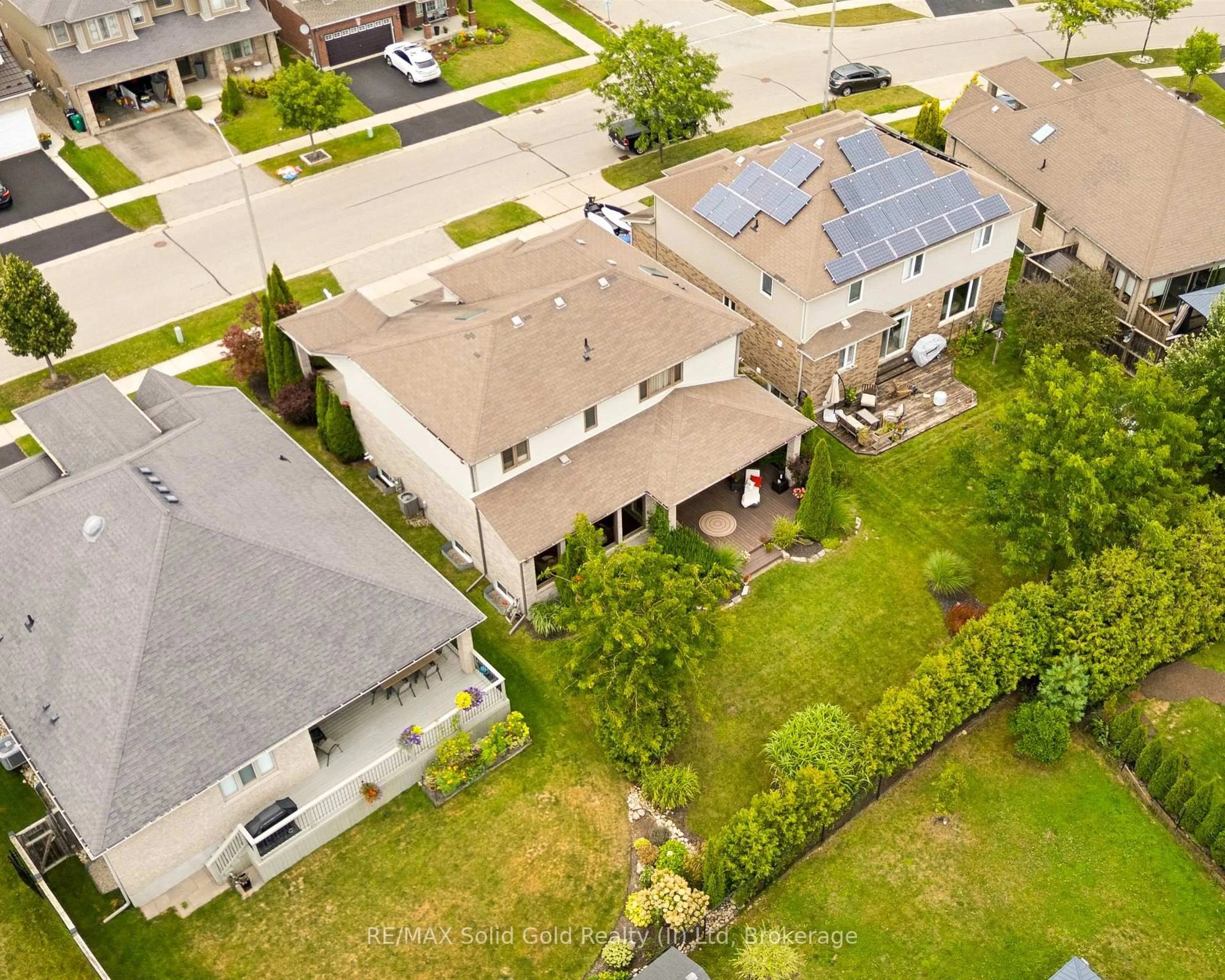 A pic from outside/outdoor area/front of a property/back of a property/a pic from drone, street for 195 Townsend Dr, Woolwich Ontario N0B 1M0
