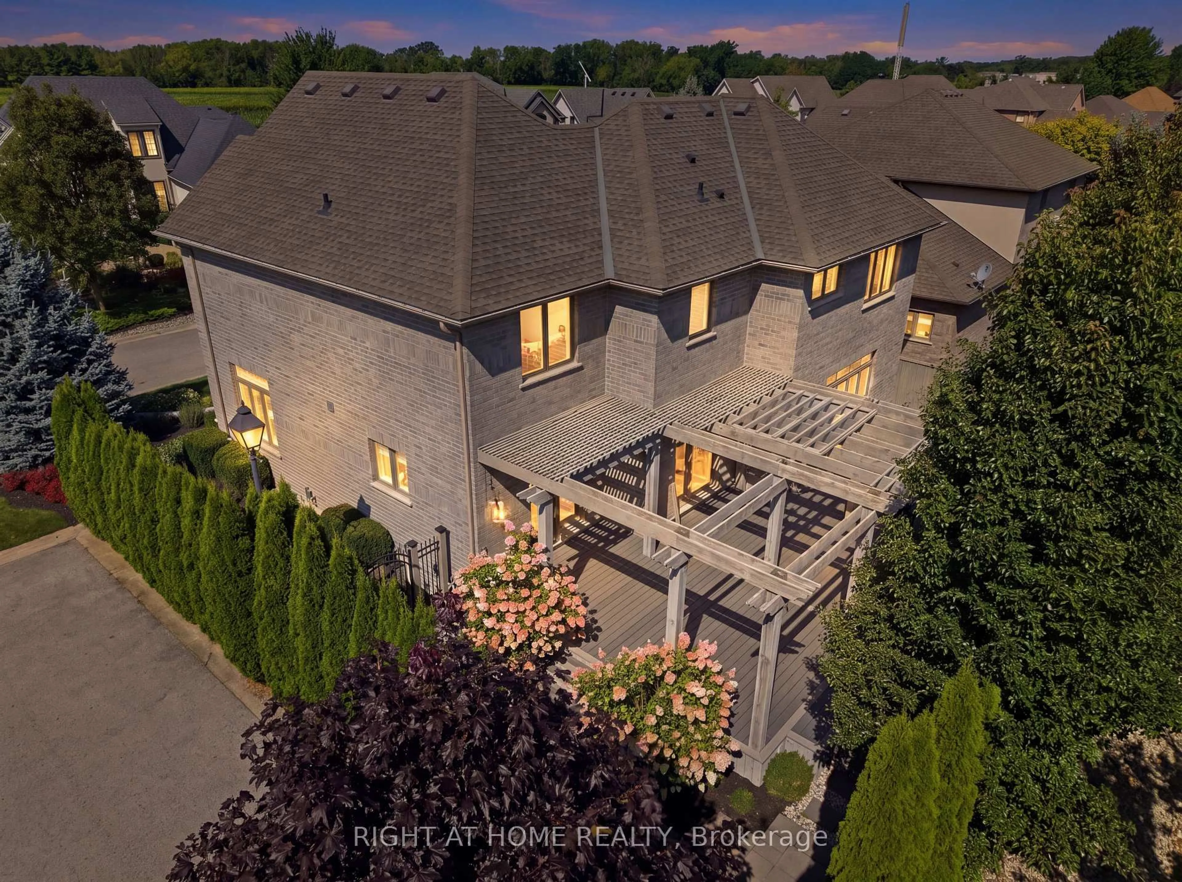 A pic from outside/outdoor area/front of a property/back of a property/a pic from drone, building for 4 Meritage Lane, Niagara-on-the-Lake Ontario L0S 1J0