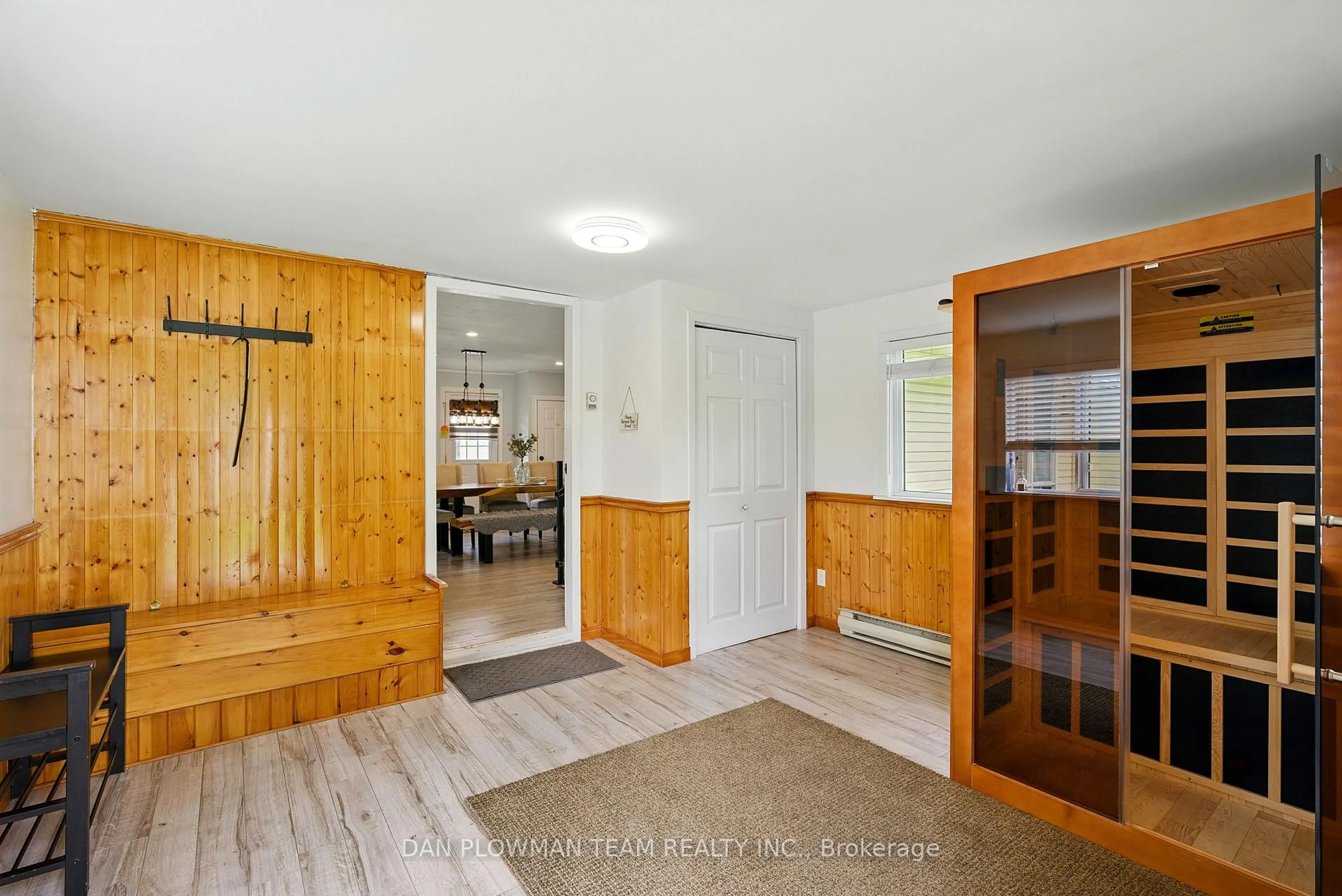Indoor entryway for 184 Chapman Dr, Magnetawan Ontario P0A 1C0