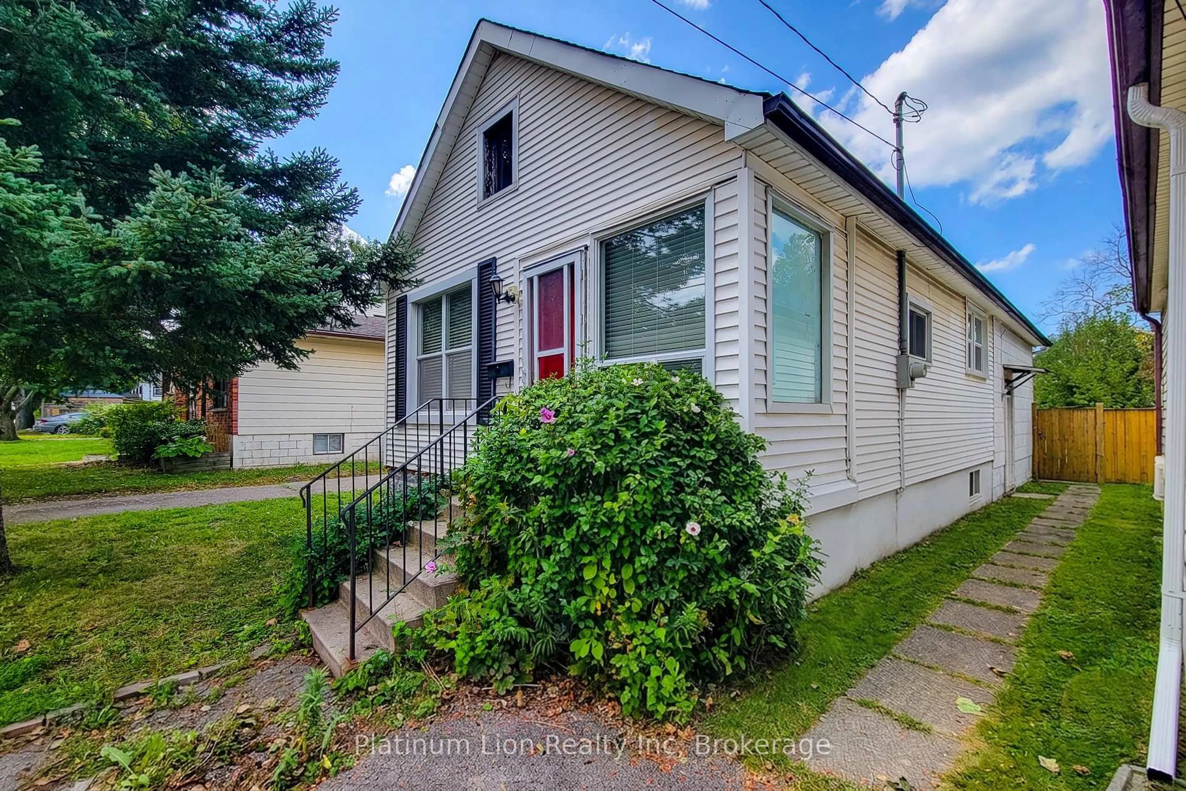 Unknown for 224 East 8th St, Hamilton Ontario L9A 3L8