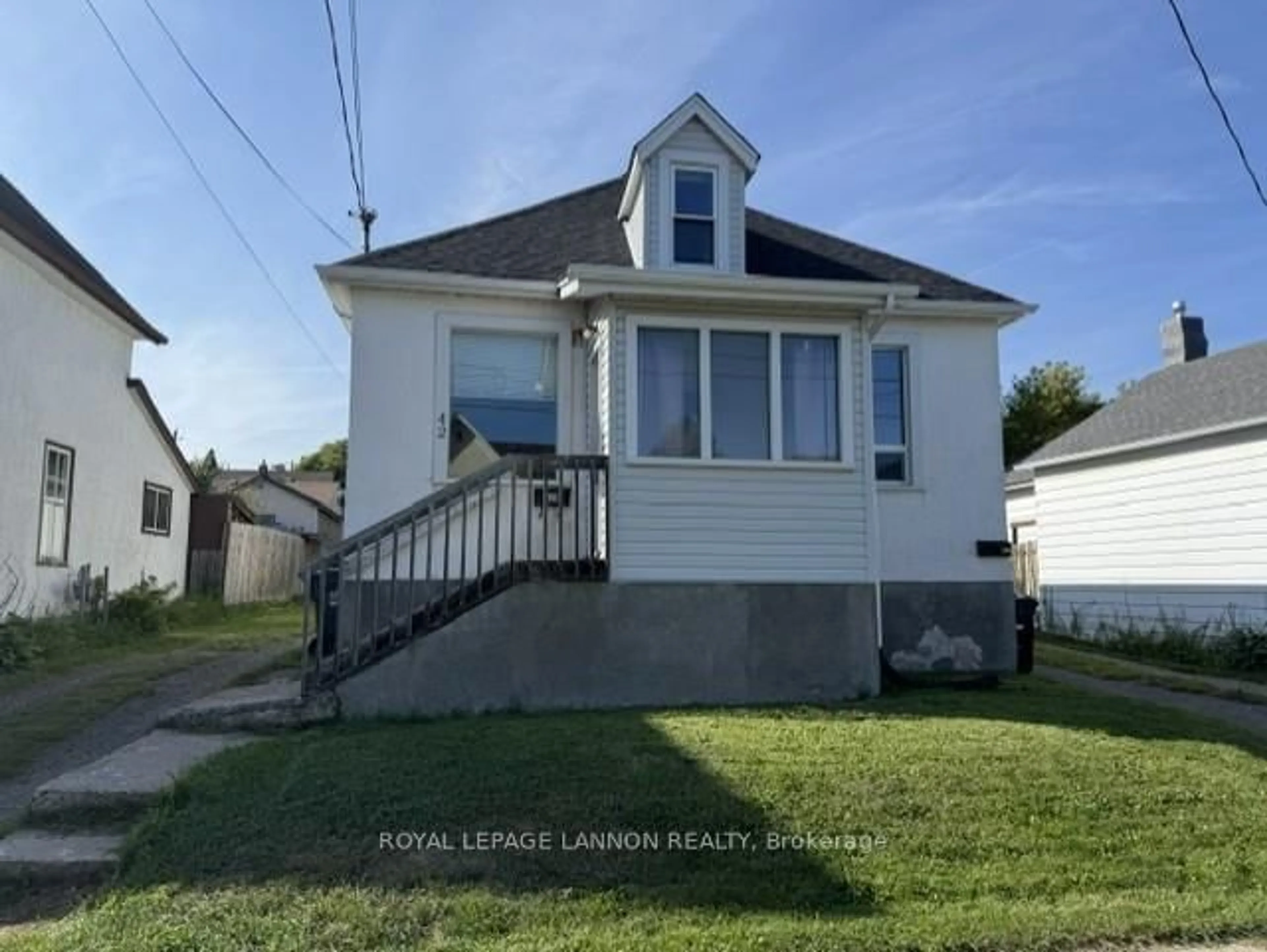 Home with vinyl exterior material, street for 42 Ontario St, Thunder Bay Ontario P7B 3E9