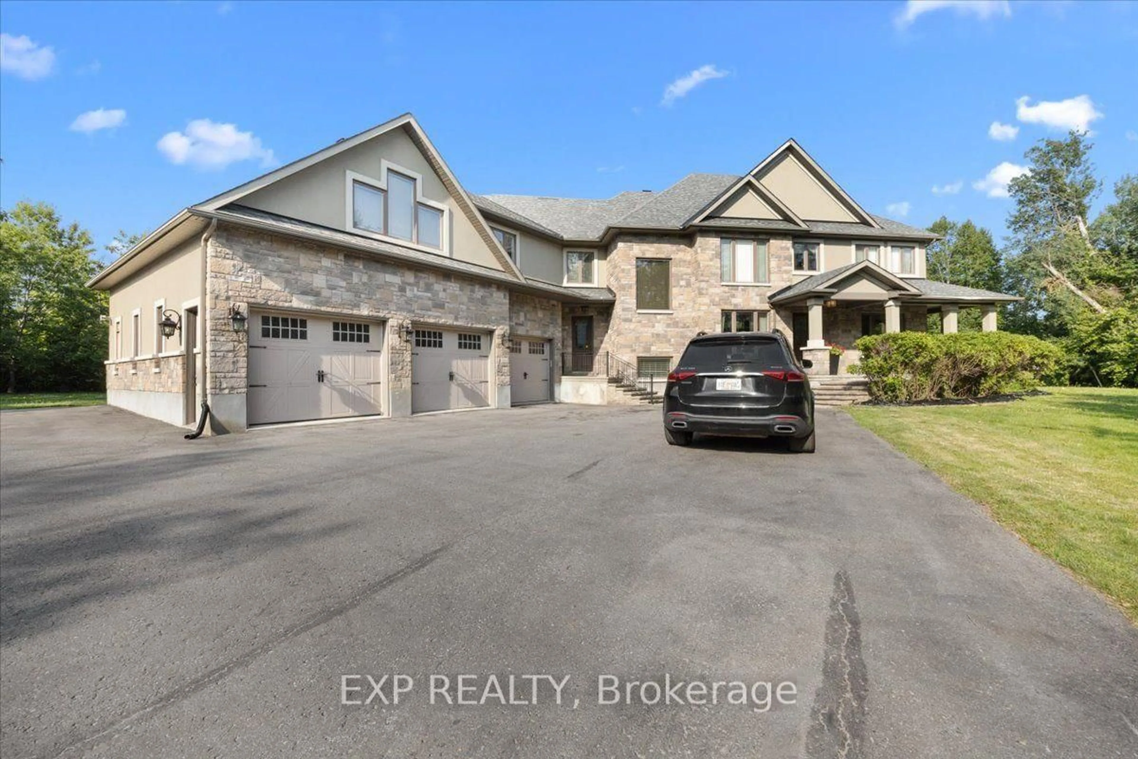 A pic from outside/outdoor area/front of a property/back of a property/a pic from drone, street for 130 Ironstone Crt, Stittsville Ontario K2S 0L4