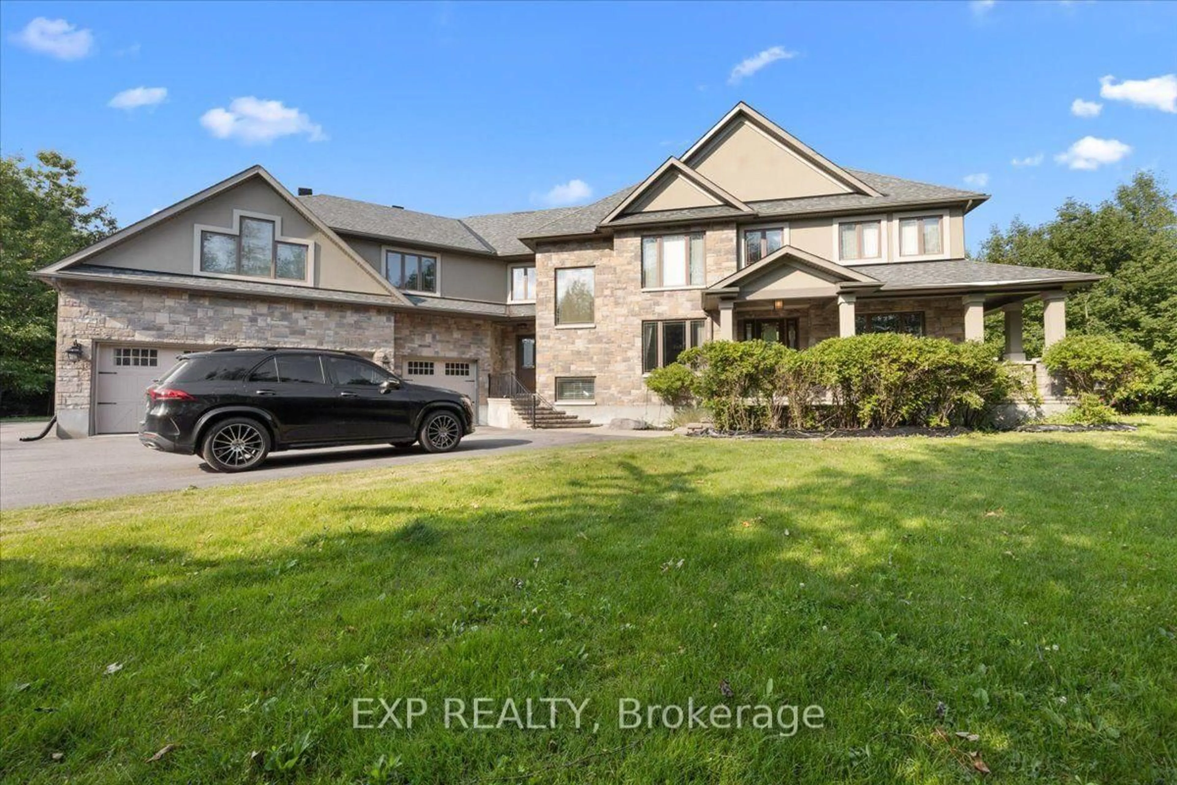 A pic from outside/outdoor area/front of a property/back of a property/a pic from drone, unknown for 130 Ironstone Crt, Stittsville Ontario K2S 0L4
