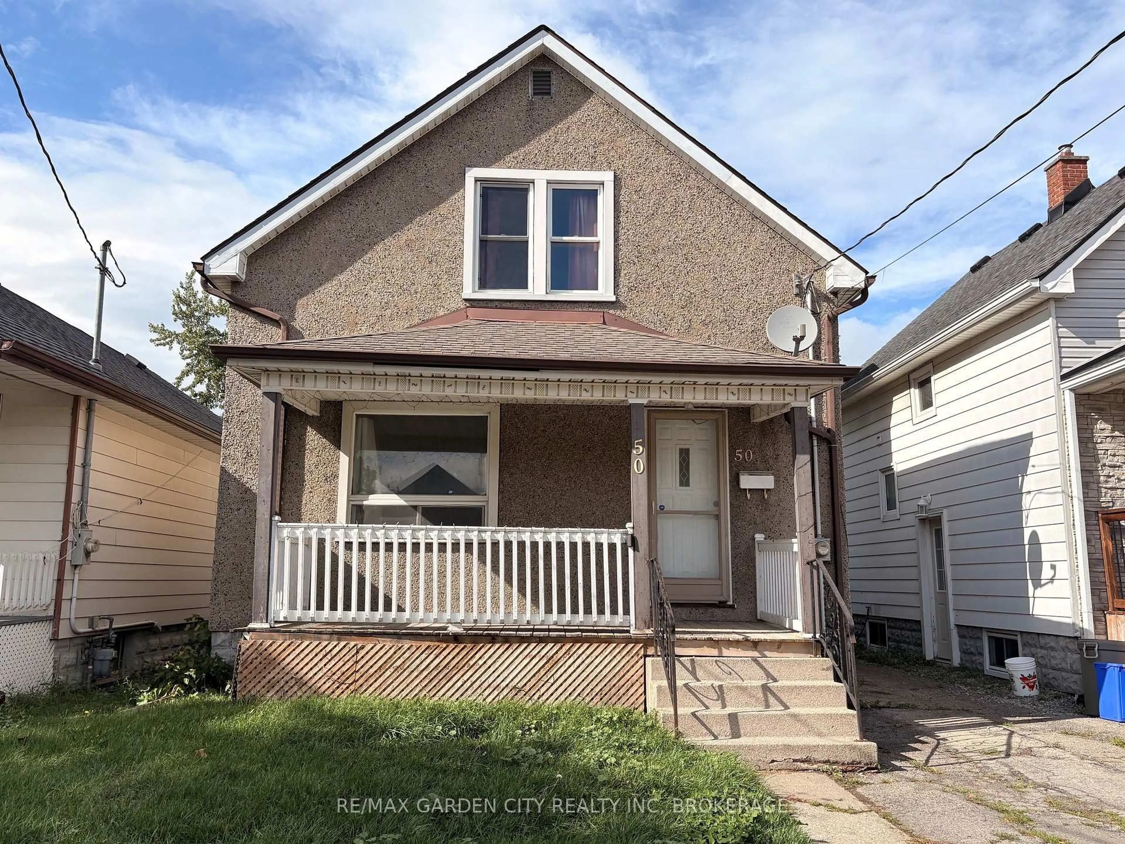 Home with vinyl exterior material, street for 50 COZY St, Welland Ontario L3B 4H1