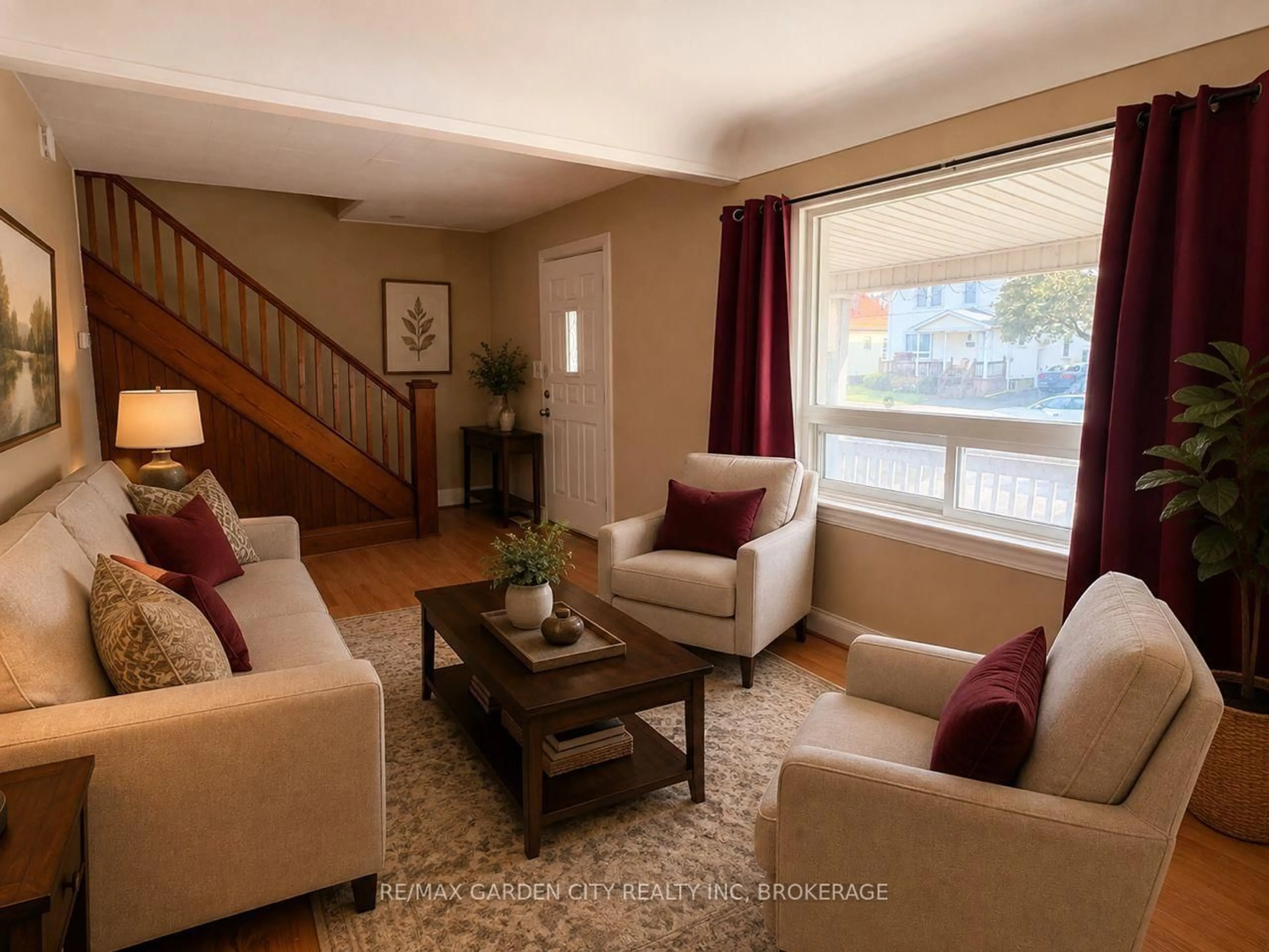 Living room with furniture, unknown for 50 COZY St, Welland Ontario L3B 4H1