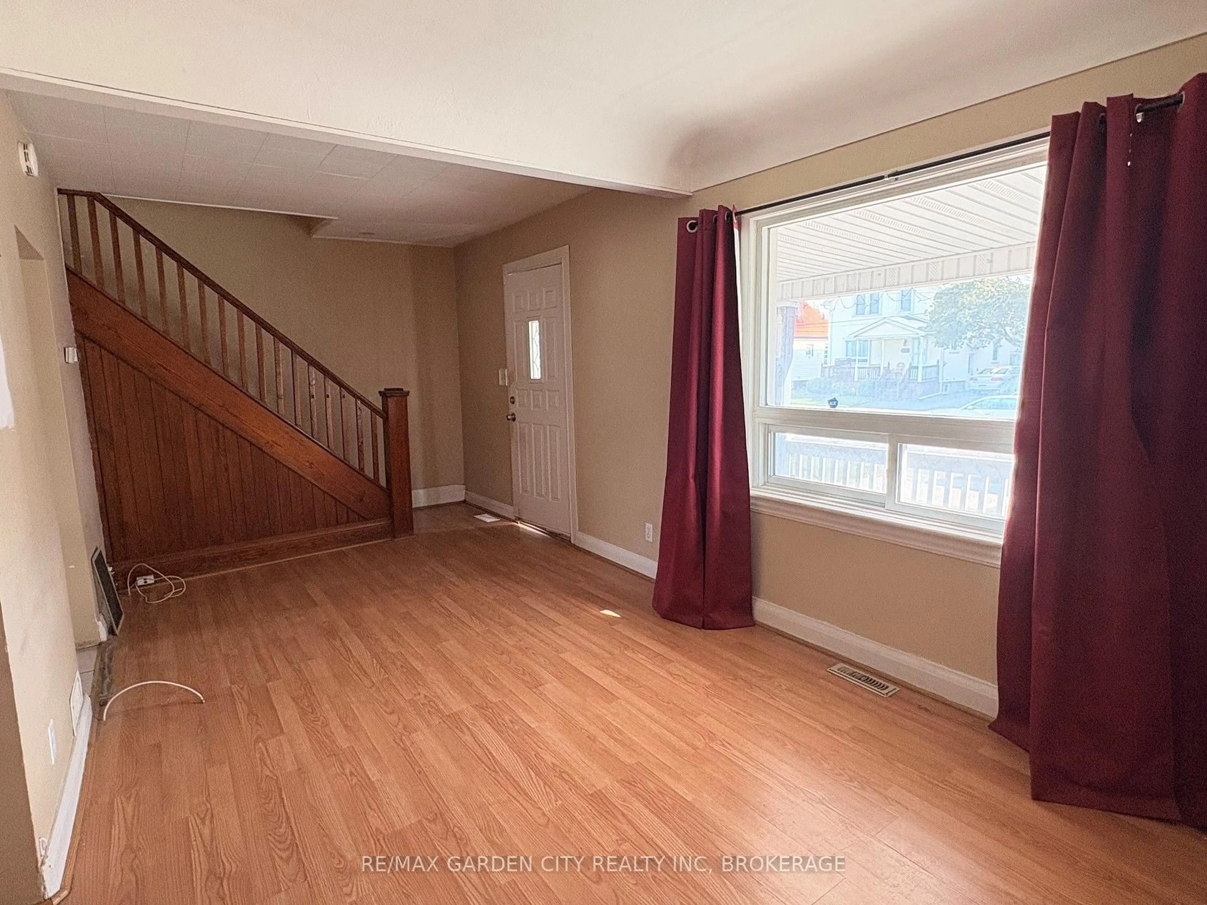 A pic of a room for 50 COZY St, Welland Ontario L3B 4H1