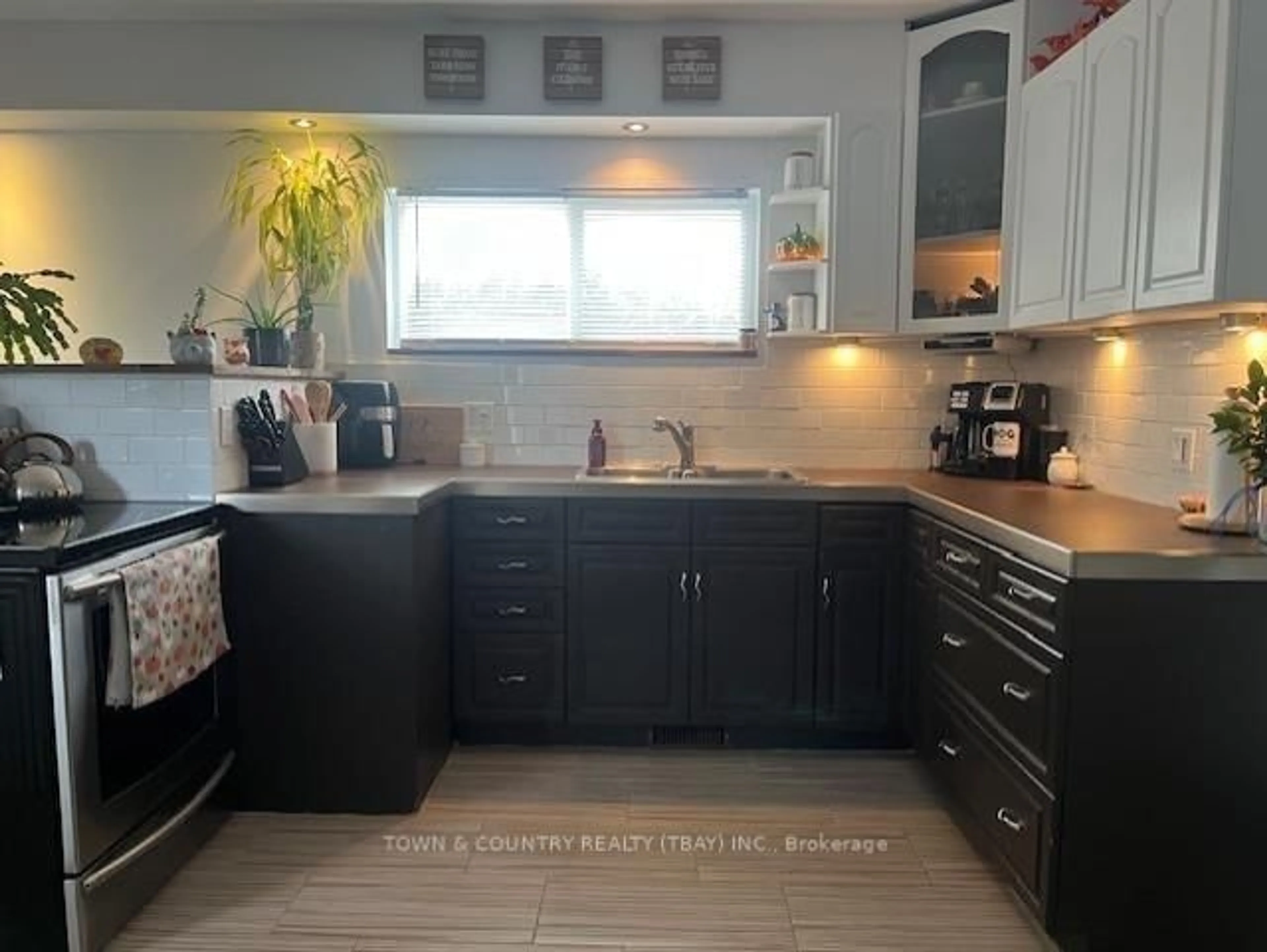 Open concept kitchen, wood/laminate floor for 1901 Bailey Ave, Thunder Bay Ontario P7E 2X2