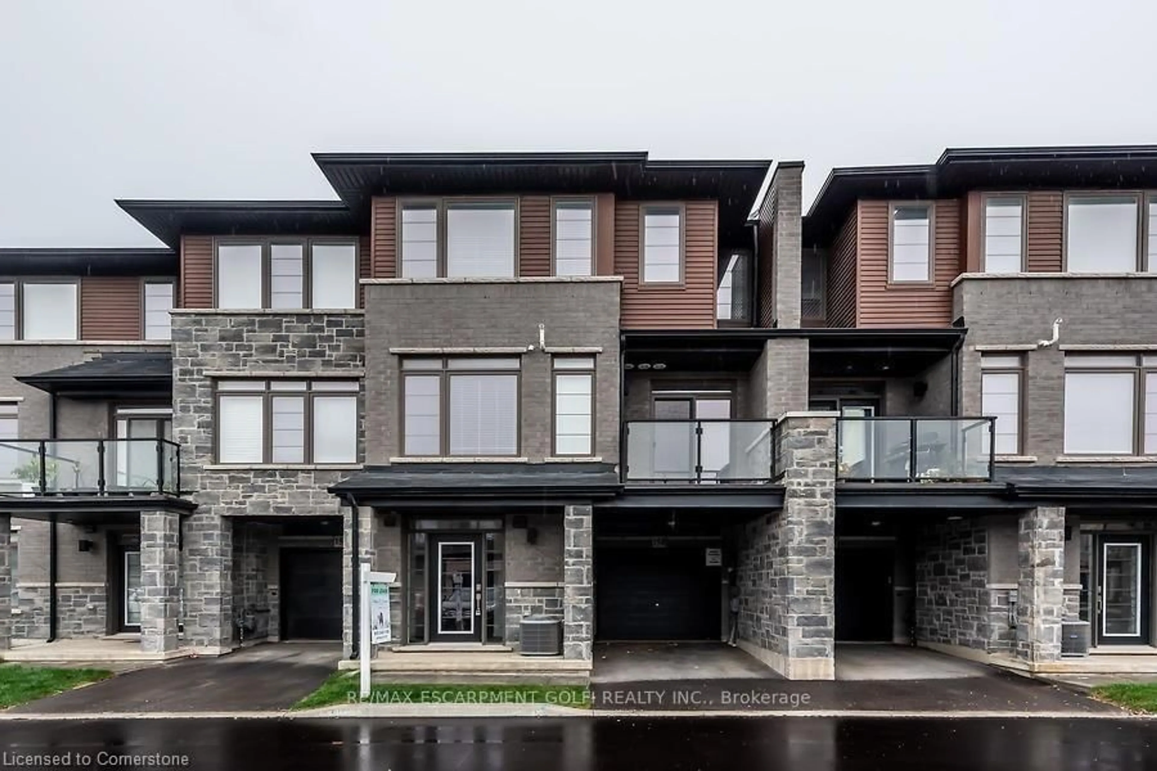 Home with brick exterior material, unknown for 7944 Young St, West Lincoln Ontario L0R 1M0