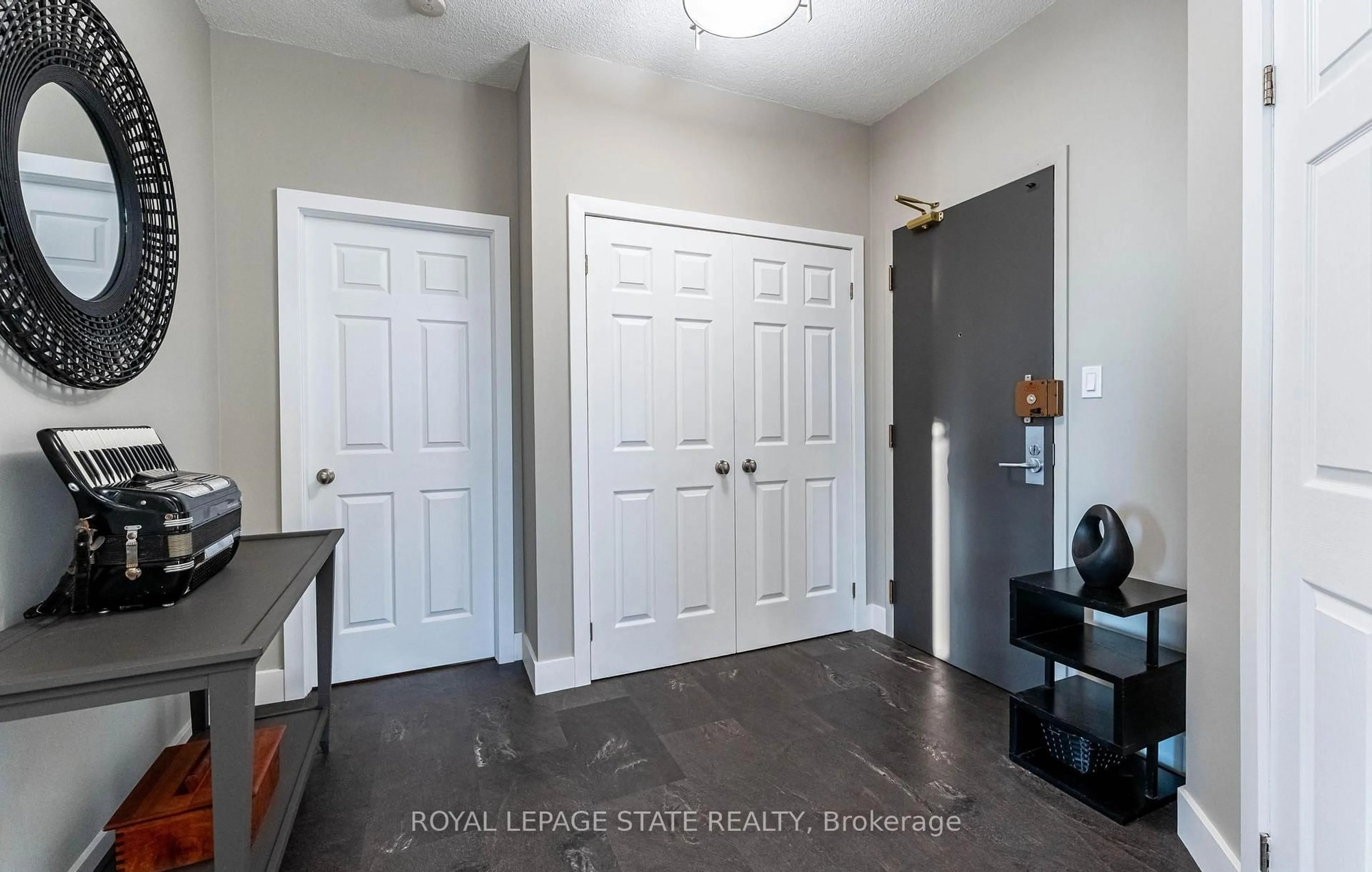 Indoor entryway for 67 Caroline St #17C, Hamilton Ontario L8P 3K6