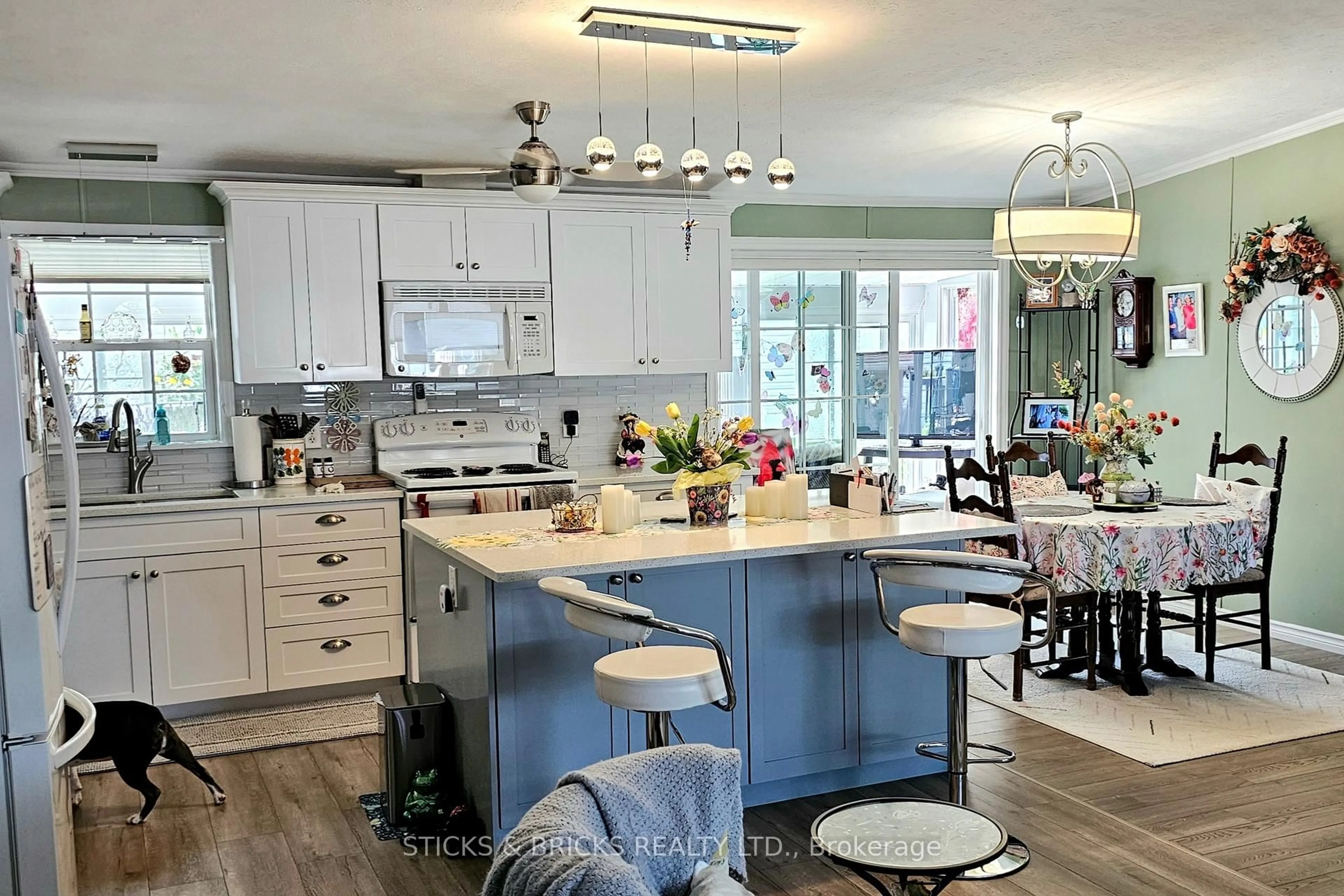 Open concept kitchen, unknown for 3033 Townline Rd, Fort Erie Ontario L0S 1S1
