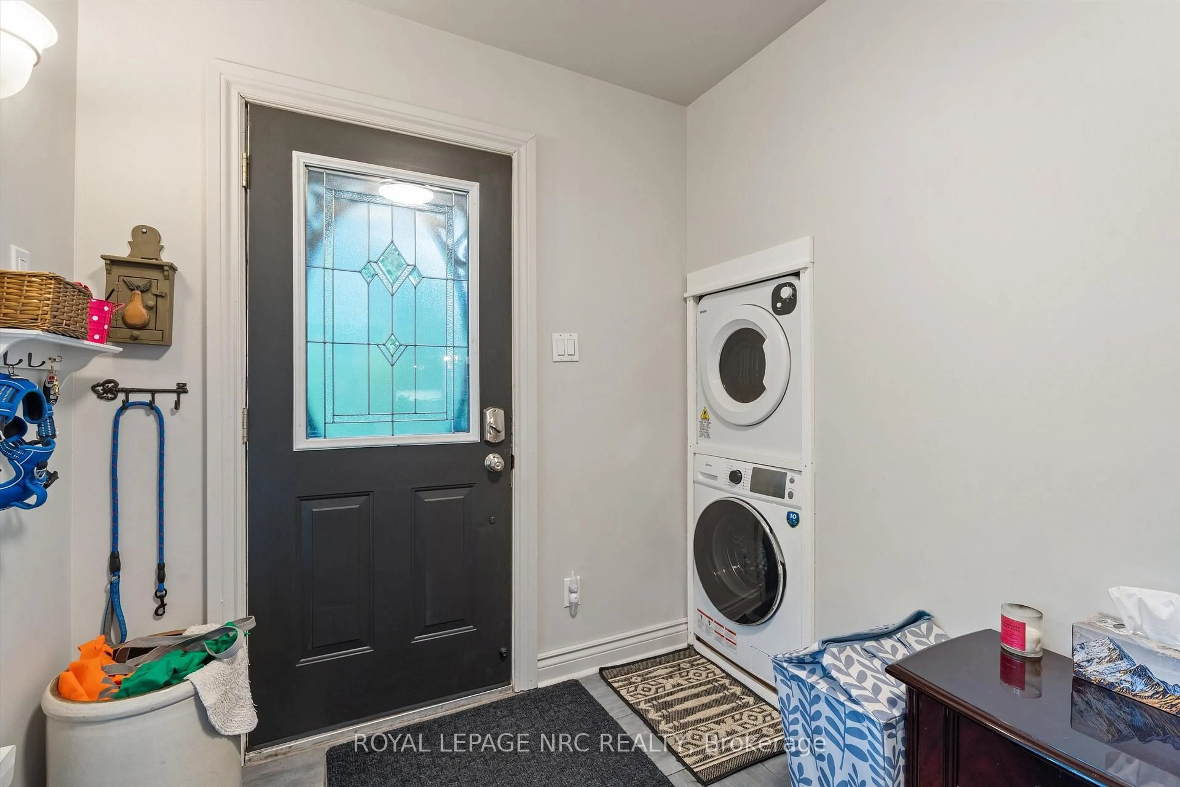 Laundry room for 210 Ontario St, Thorold Ontario L2V 1E4