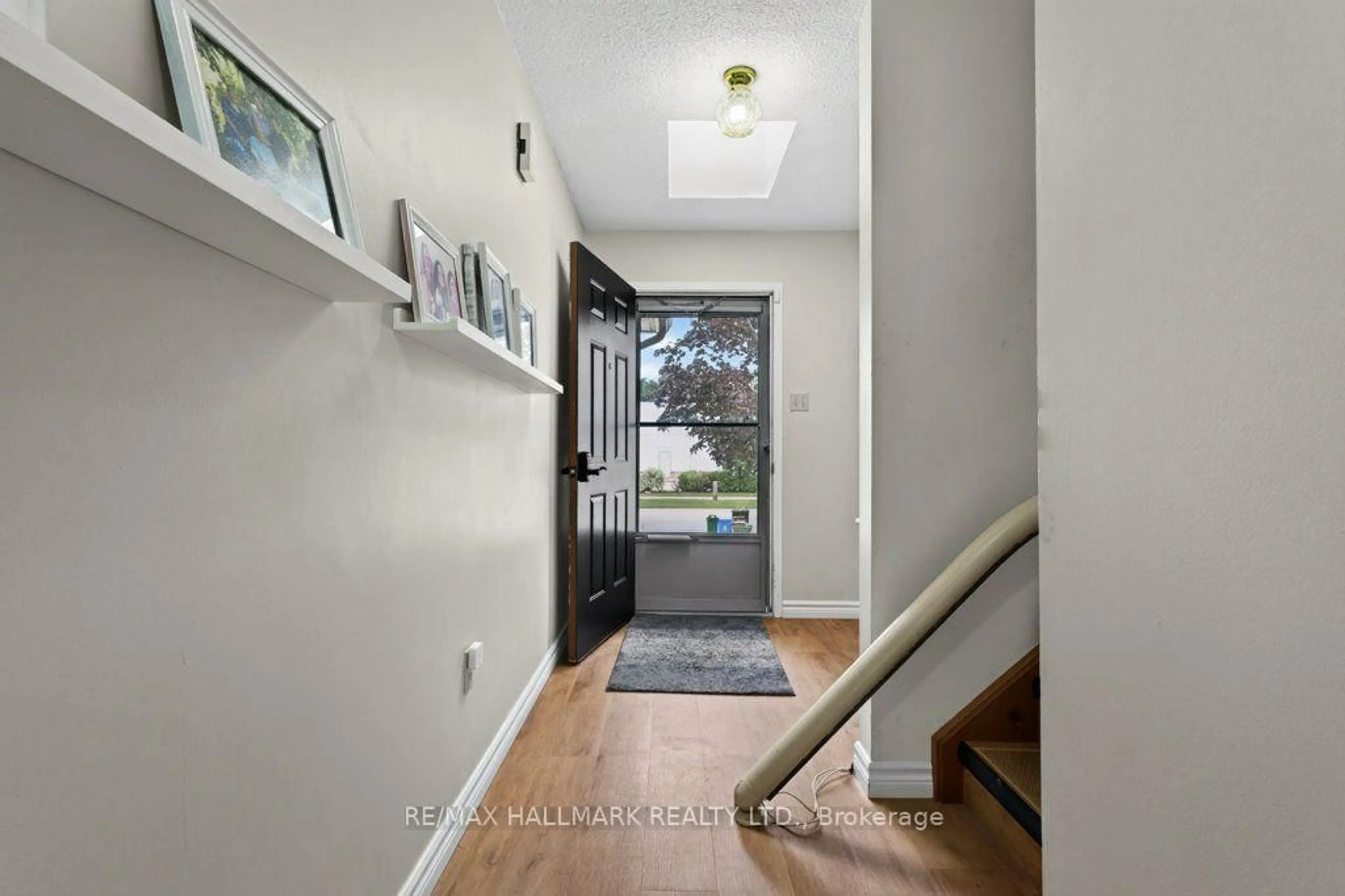 Indoor entryway for 5006 Friesen Blvd #10, Lincoln Ontario L3J 0A5