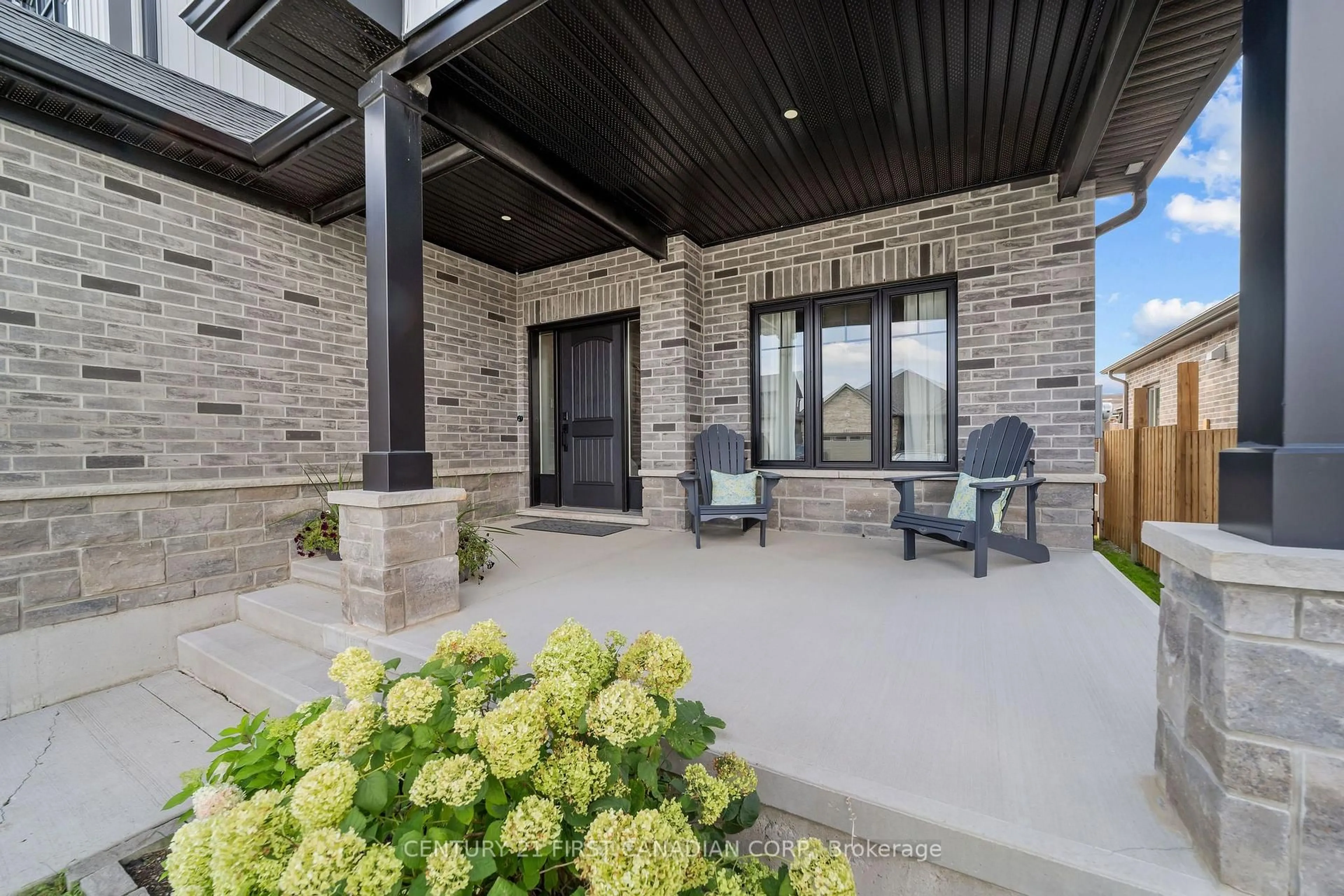 Patio, unknown for 5 HARDY Crt, Lucan Biddulph Ontario N0M 2J0
