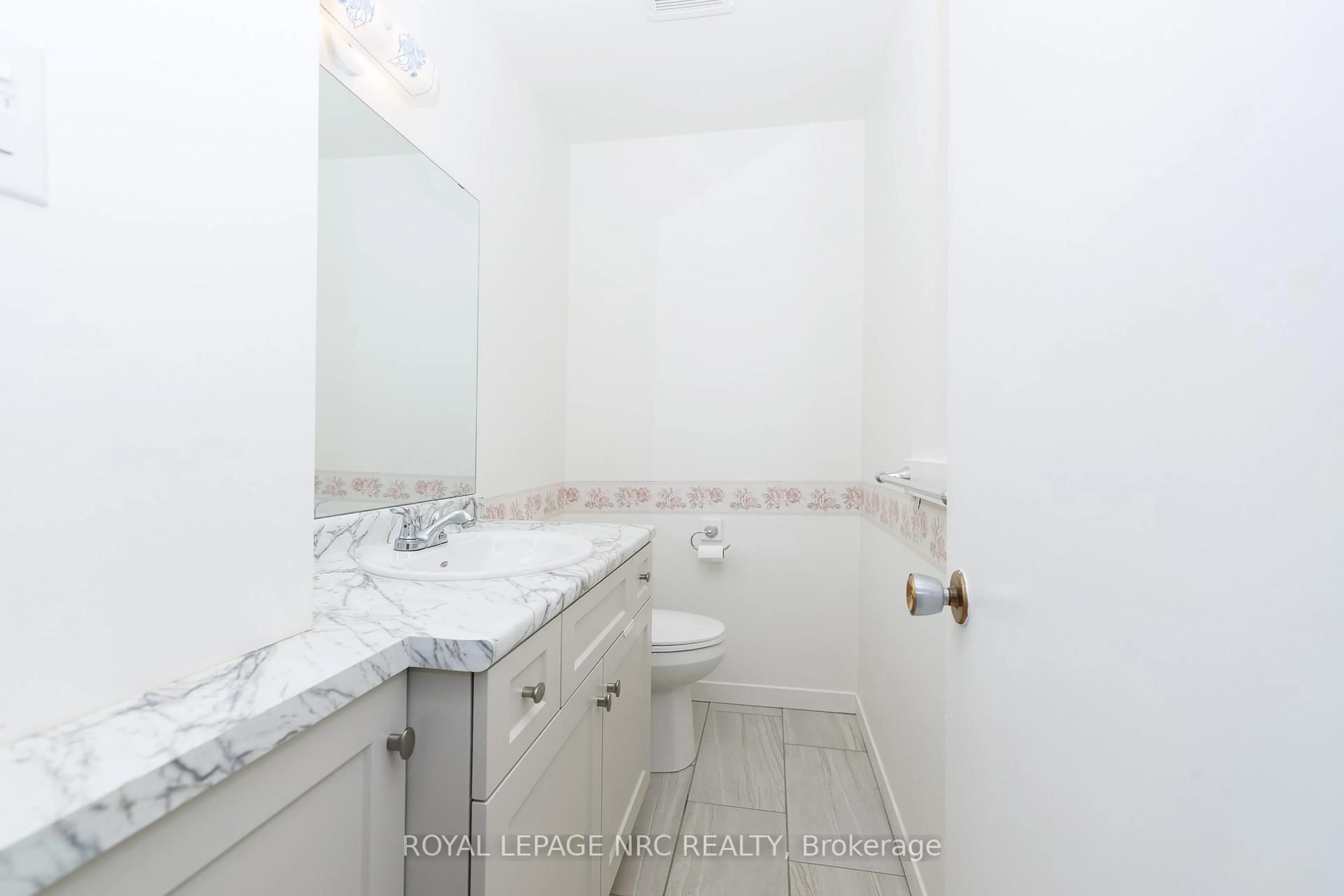Standard bathroom, ceramic/tile floor for 8 Kerwin Gate, St. Catharines Ontario L2N 4J8
