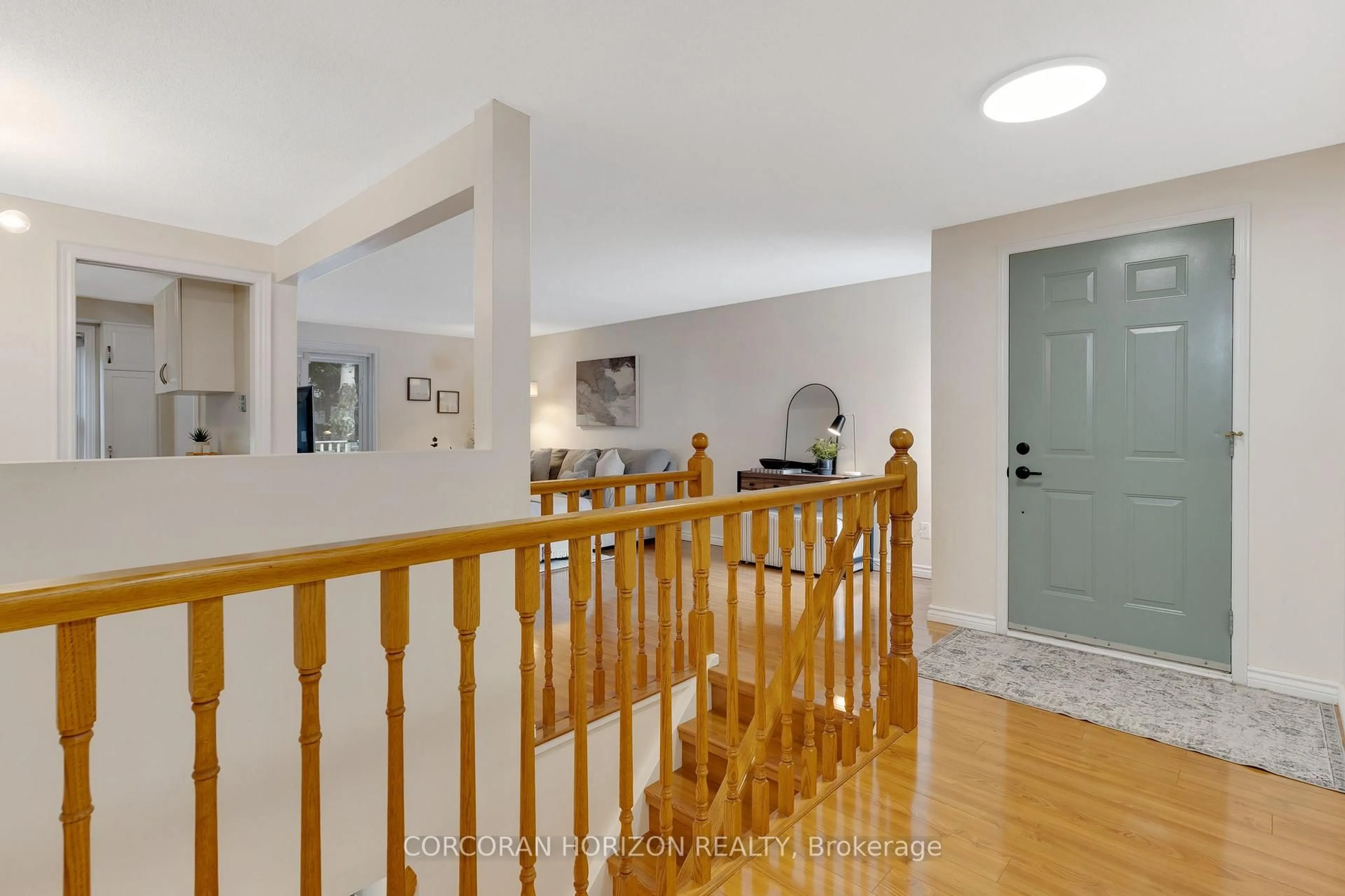 Indoor foyer for 122 Foxridge Dr, Cambridge Ontario N3C 3M8