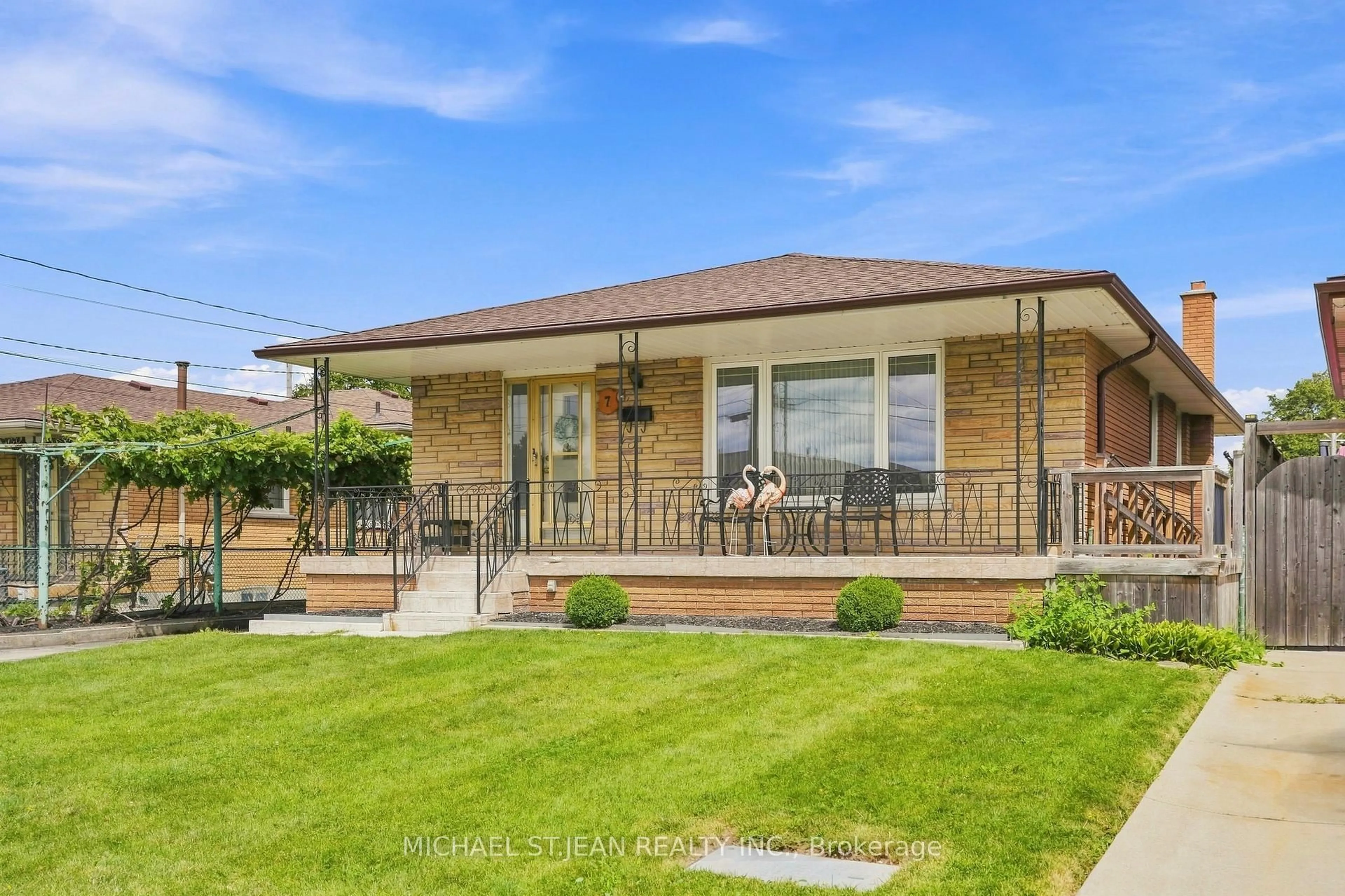Home with brick exterior material, street for 7 Duchess Crt, Hamilton Ontario L8E 1A4