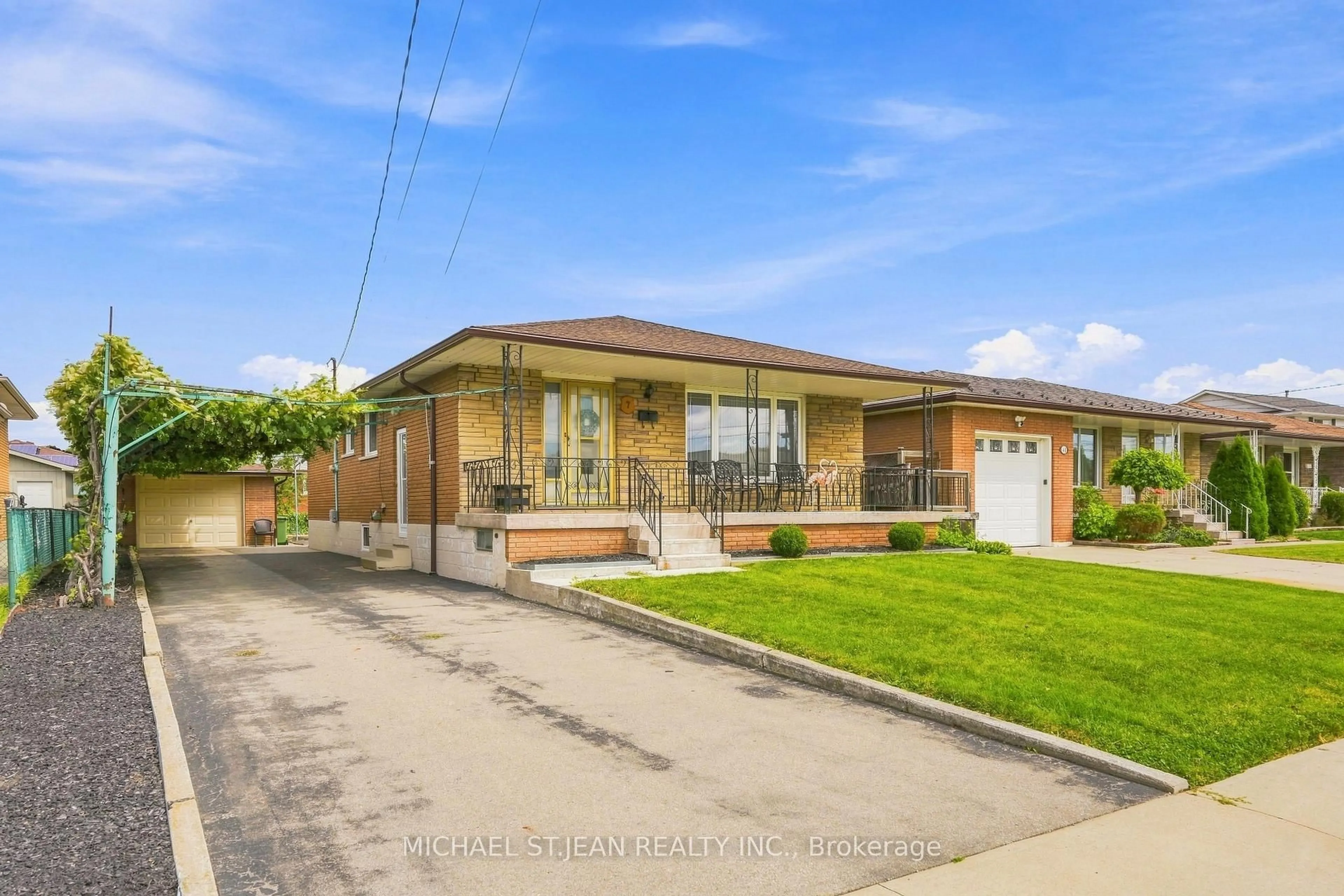 Home with brick exterior material, street for 7 Duchess Crt, Hamilton Ontario L8E 1A4
