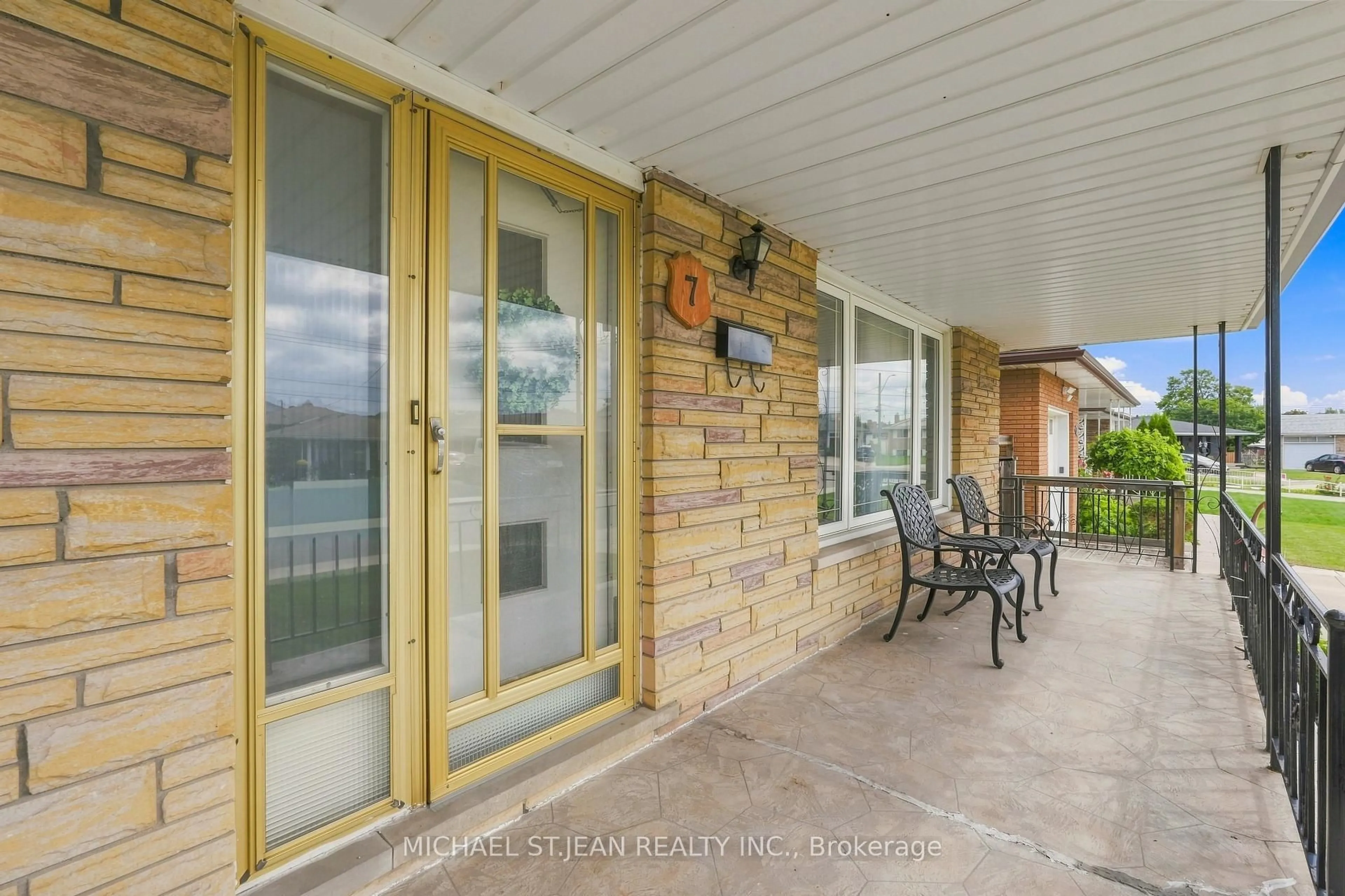 Patio, water/lake/river/ocean view for 7 Duchess Crt, Hamilton Ontario L8E 1A4
