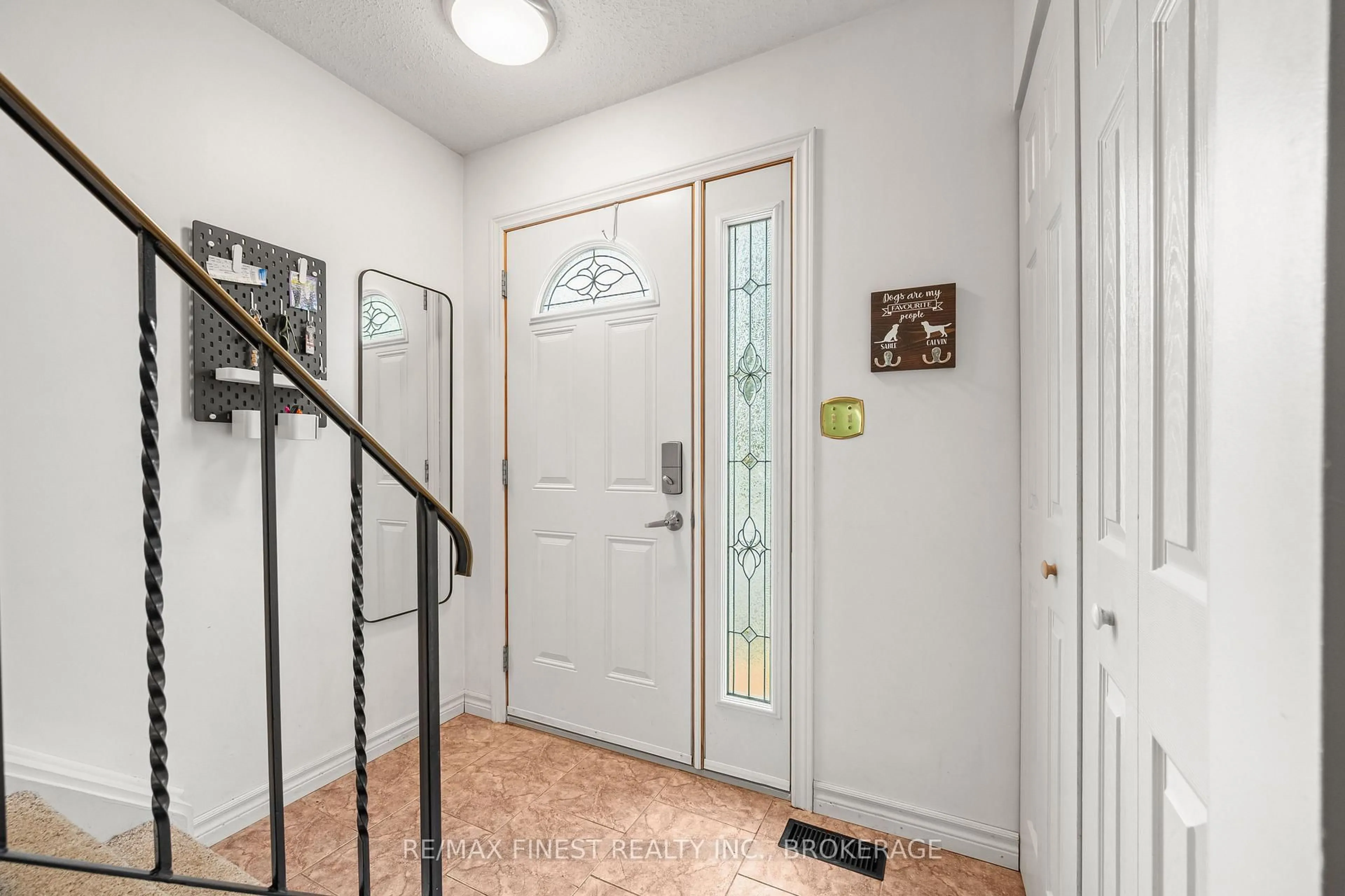 Indoor entryway for 860 Beaconhill Crt, Kingston Ontario K7P 2A8