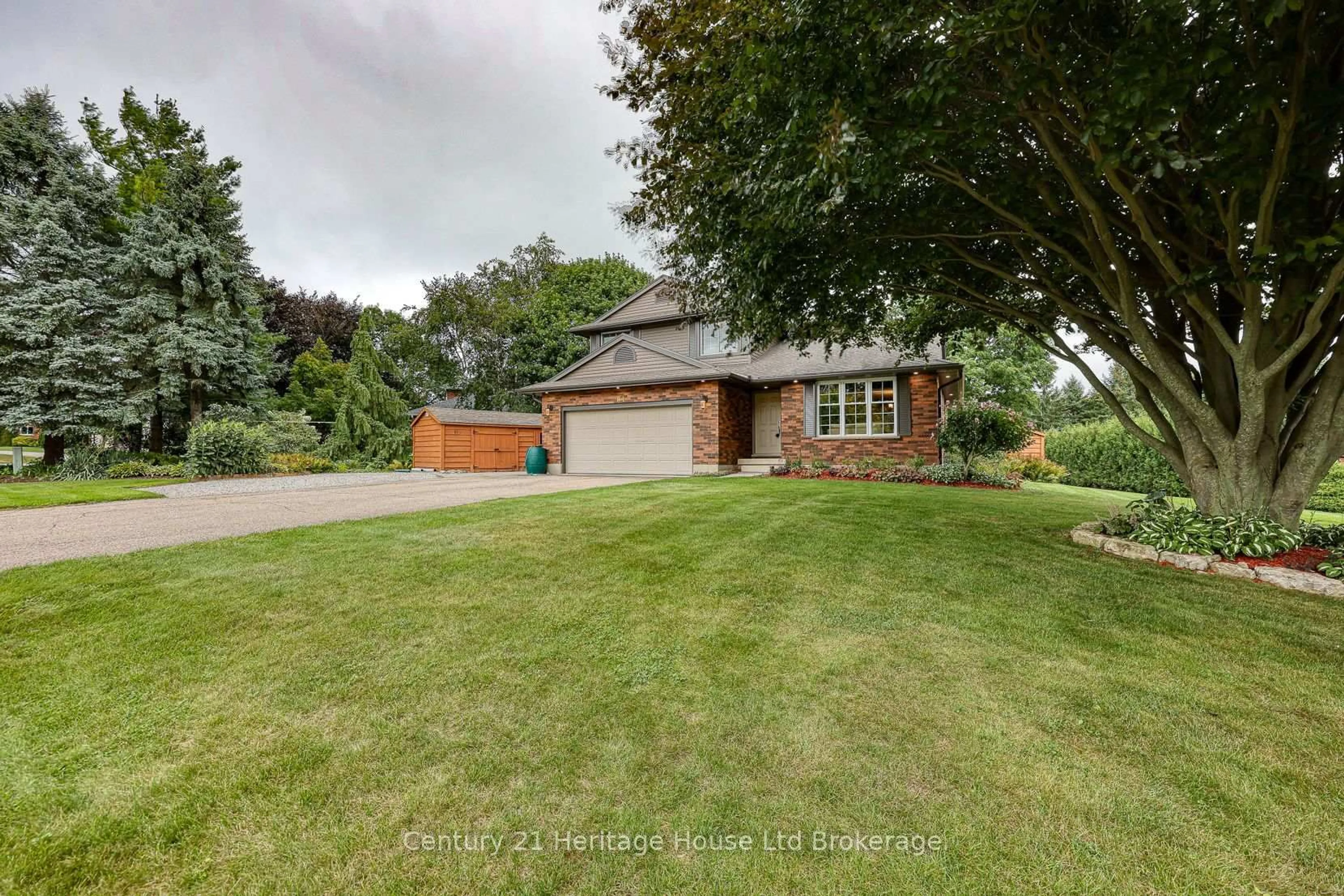 A pic from outside/outdoor area/front of a property/back of a property/a pic from drone, street for 81 Glenn Ave, South-West Oxford Ontario N4S 7V6