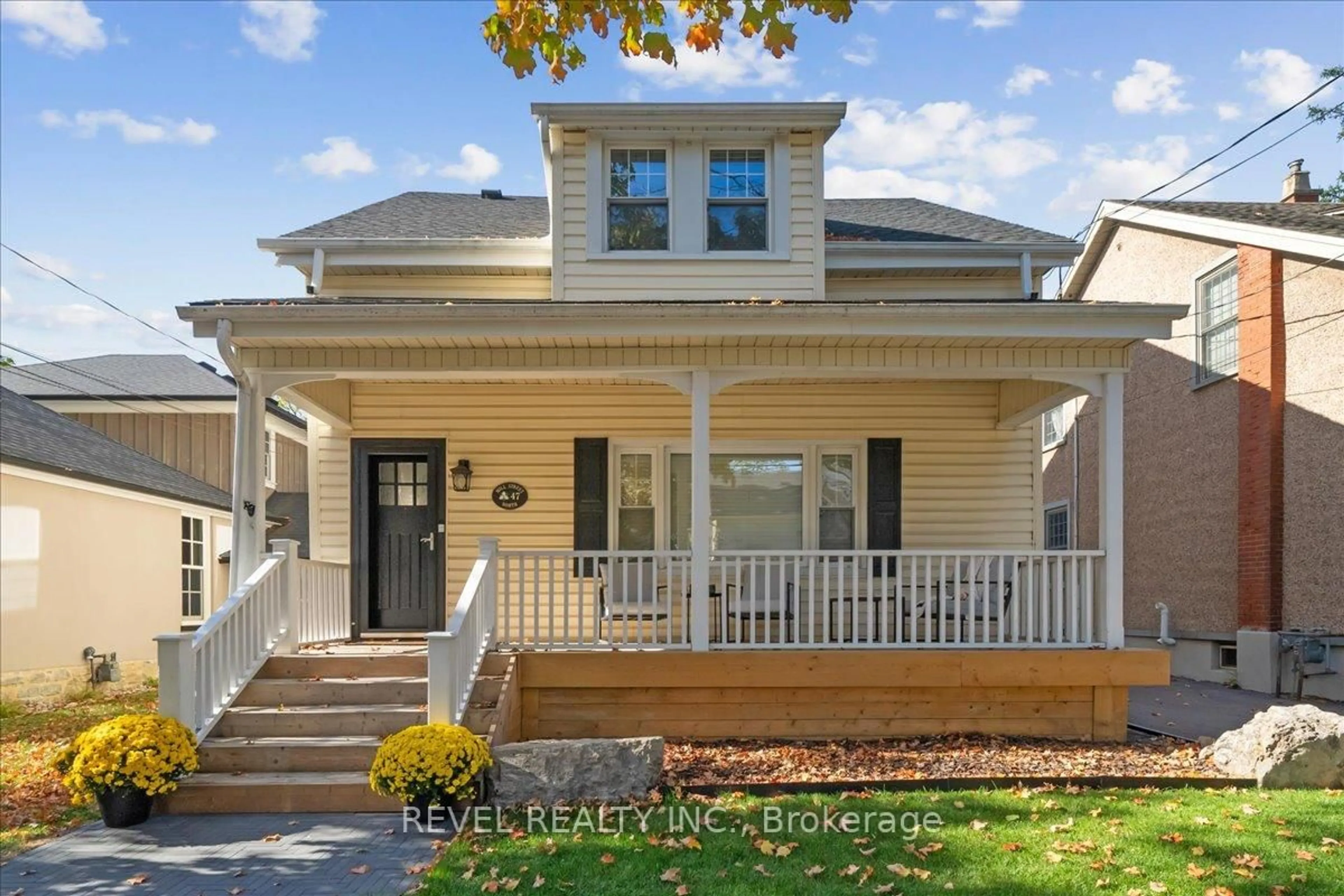Home with vinyl exterior material, street for 47 Mill St, Hamilton Ontario L0R 2H0