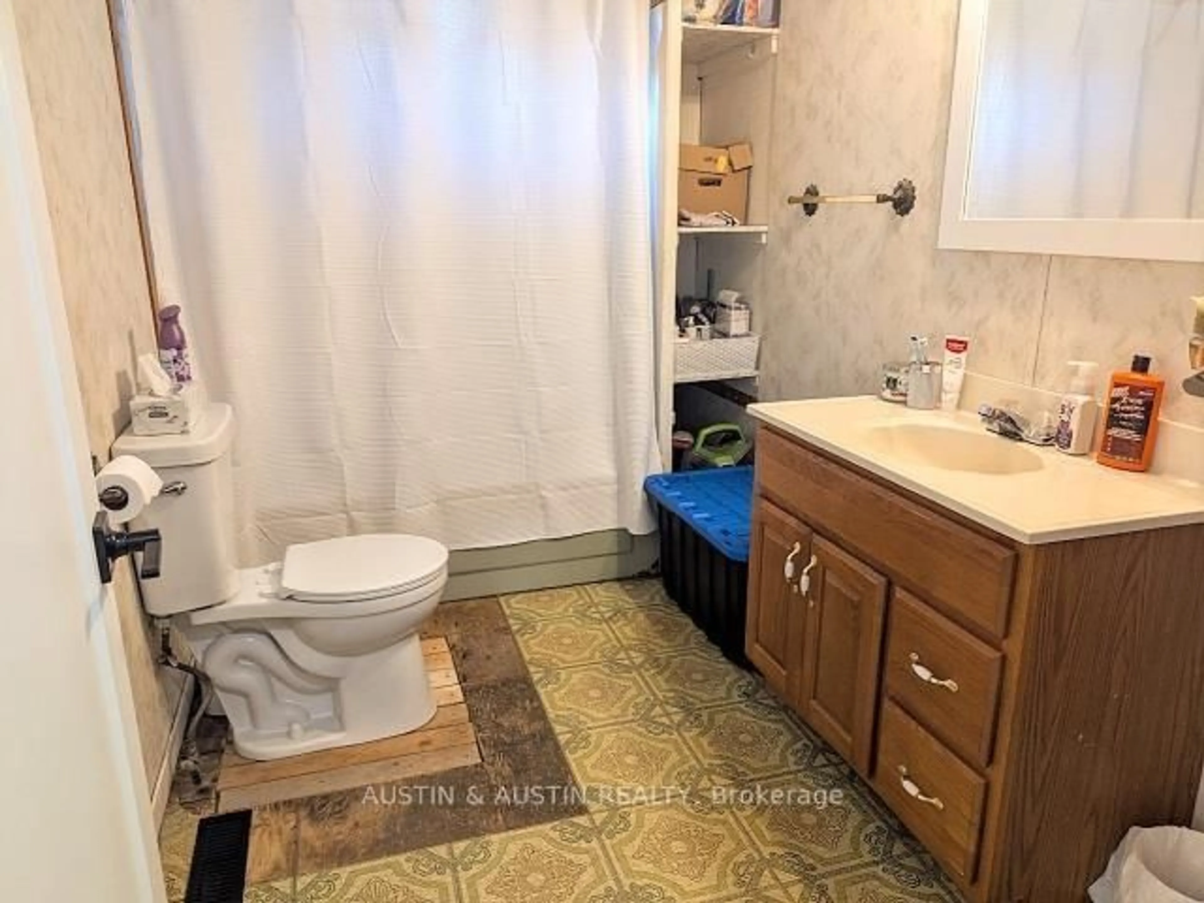 Standard bathroom, unknown for 7748 Highway 17 East, Kenora Remote Area Ontario P0V 1P0