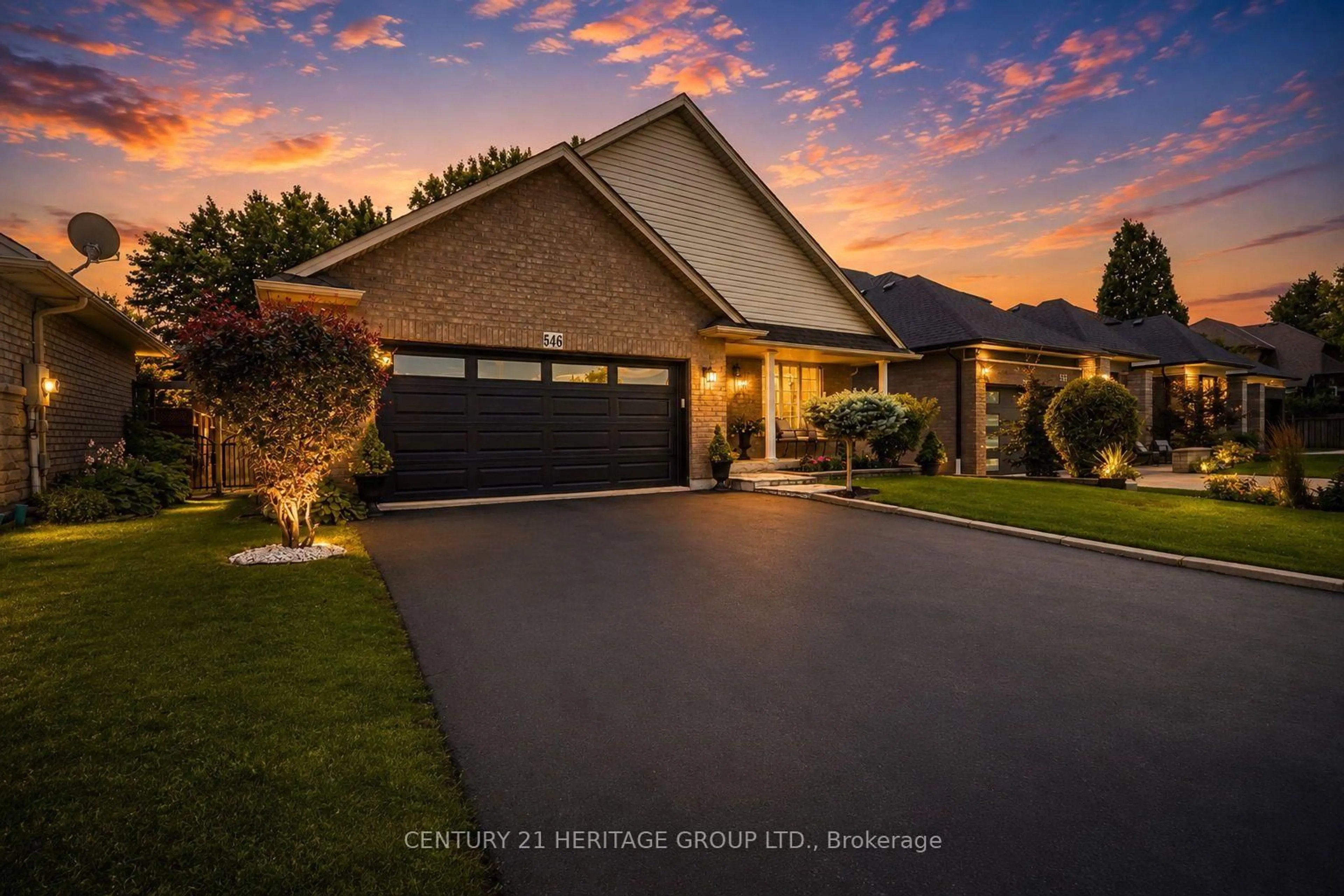 Indoor garage for 546 Jerseyville Rd, Hamilton Ontario L9G 3L5