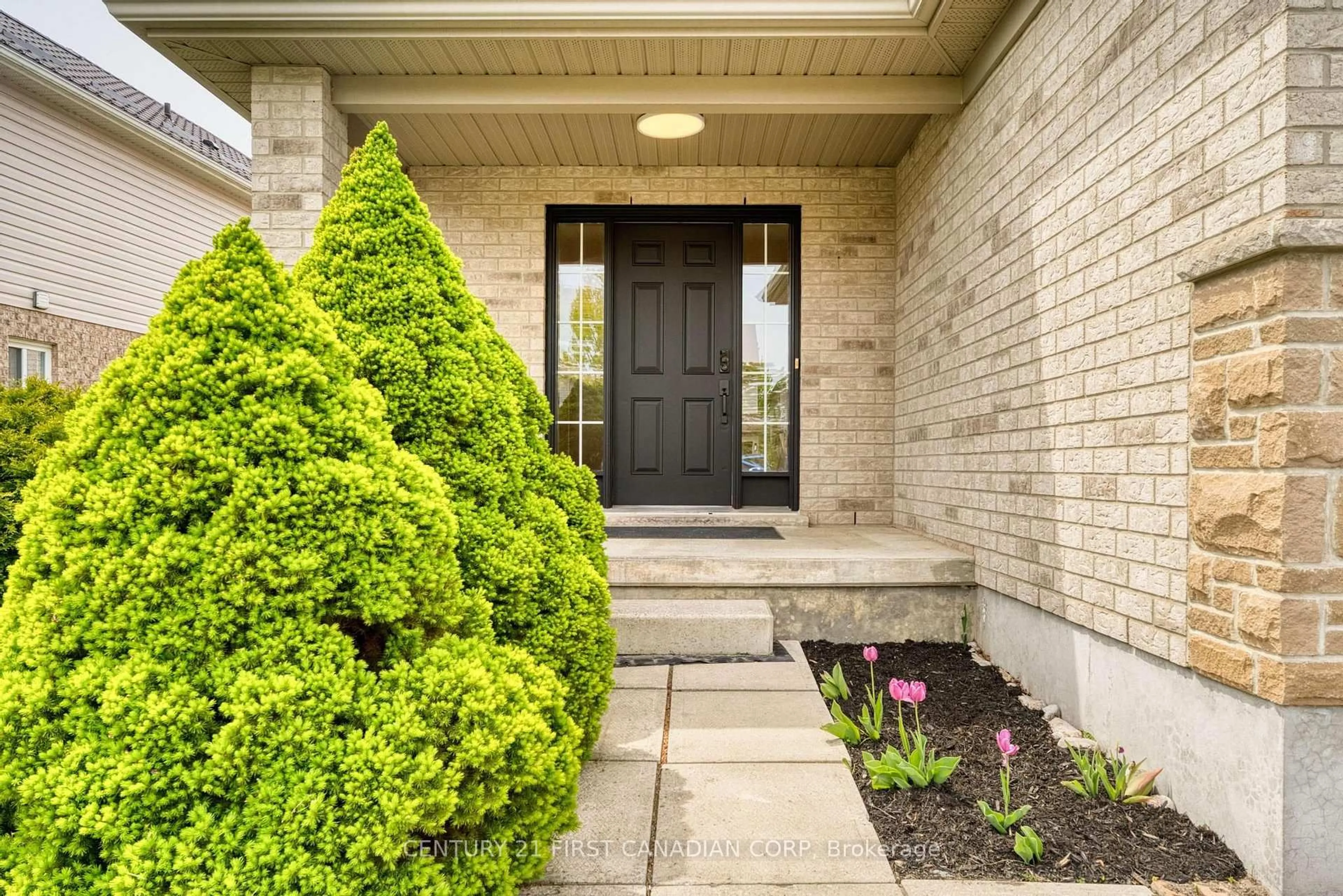 Indoor entryway for 799 Oakcrossing Rd, London North Ontario N6H 5V9