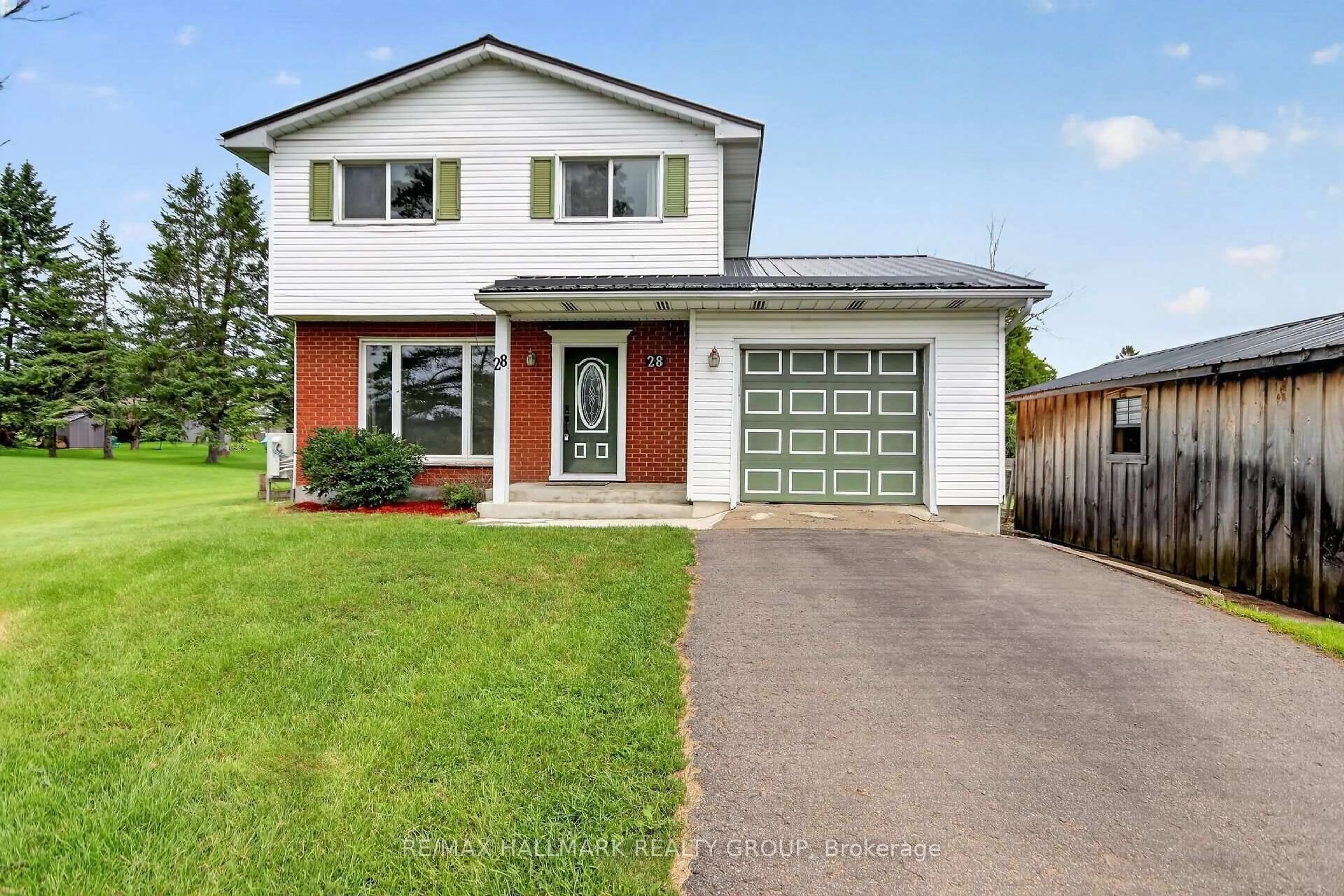 Home with vinyl exterior material, street for 28 Second St, Edwardsburgh/Cardinal Ontario K0E 1T1