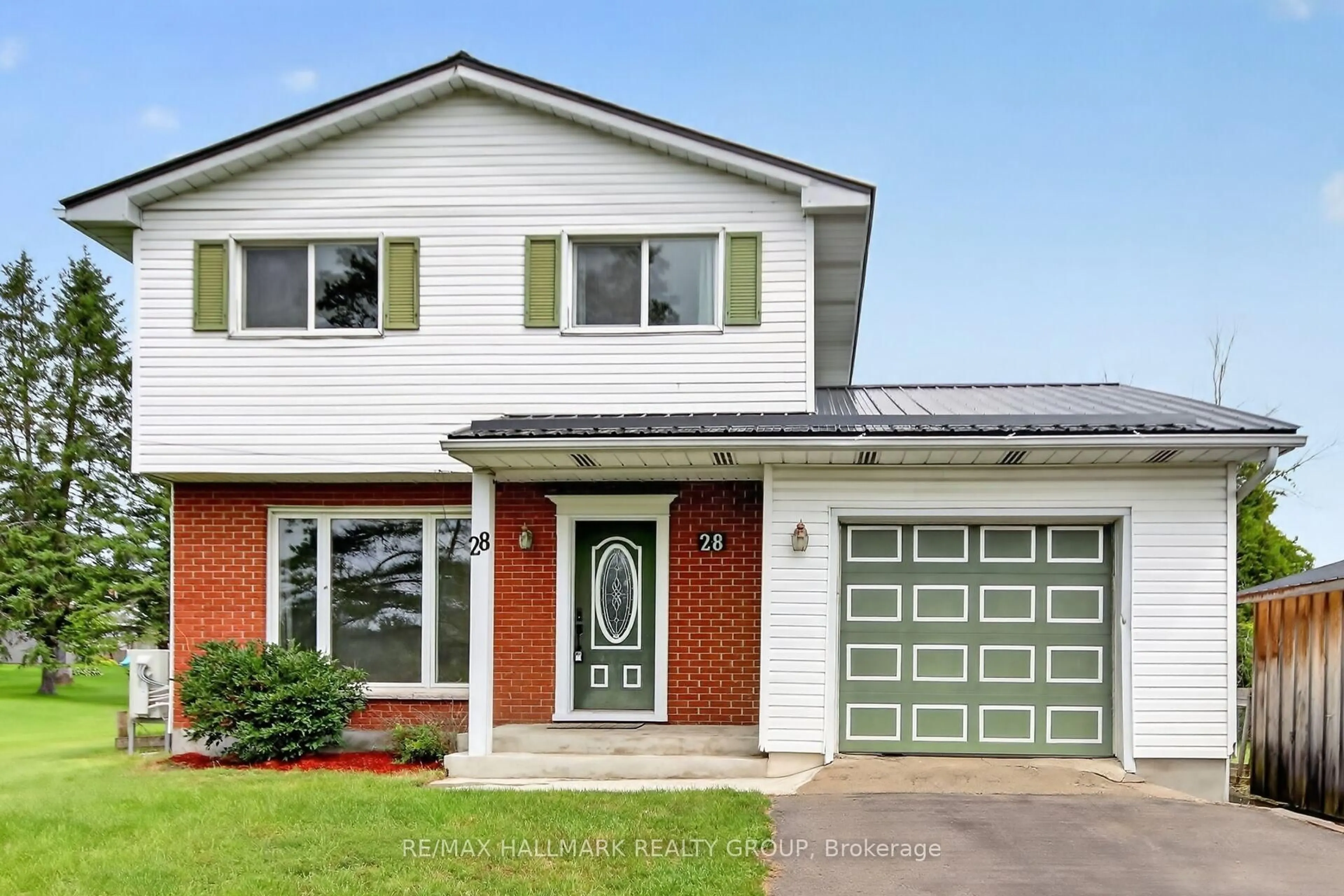 Home with vinyl exterior material, street for 28 Second St, Edwardsburgh/Cardinal Ontario K0E 1T1