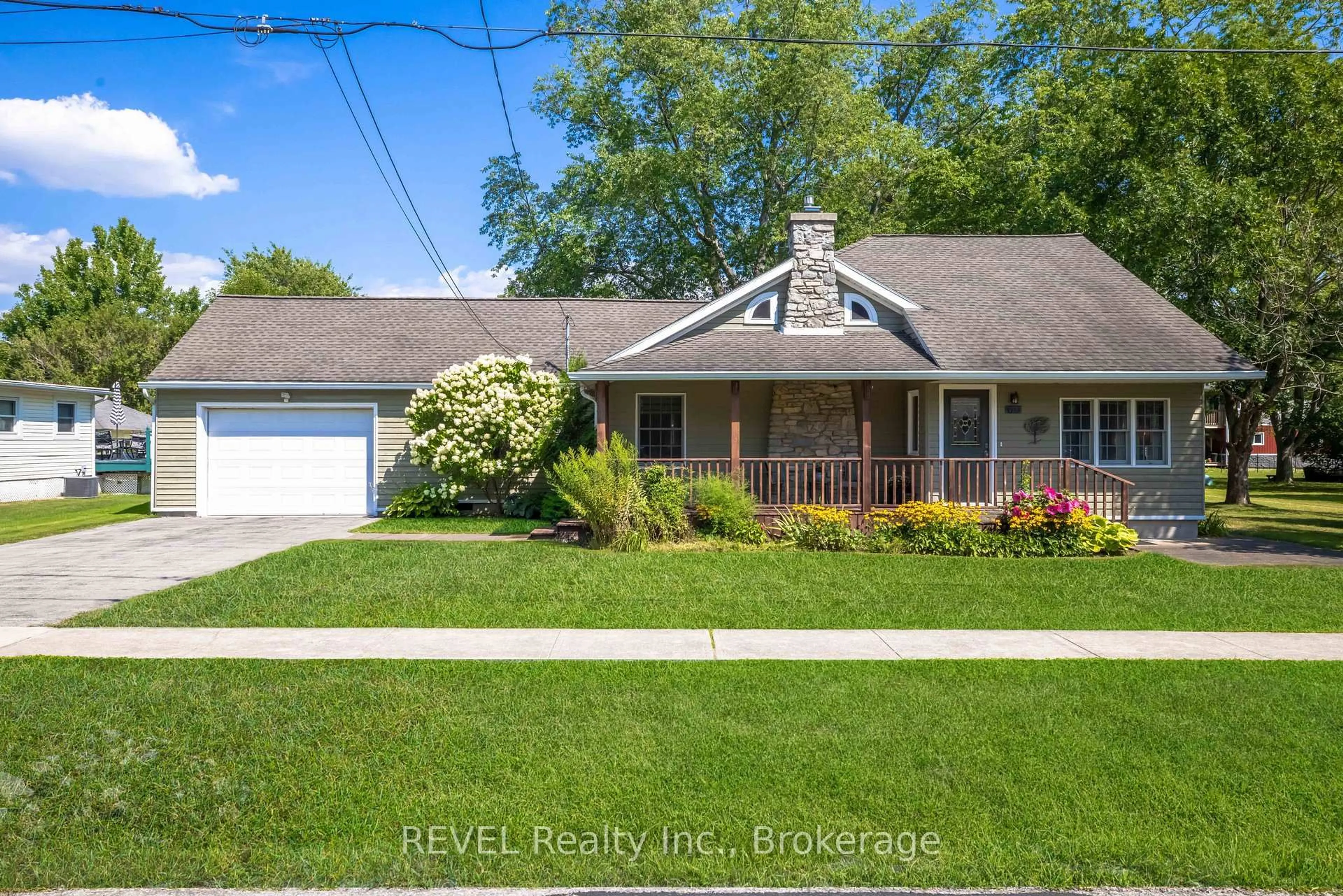 A pic from outside/outdoor area/front of a property/back of a property/a pic from drone, street for 60 Bernard Ave, Fort Erie Ontario L0S 1N0