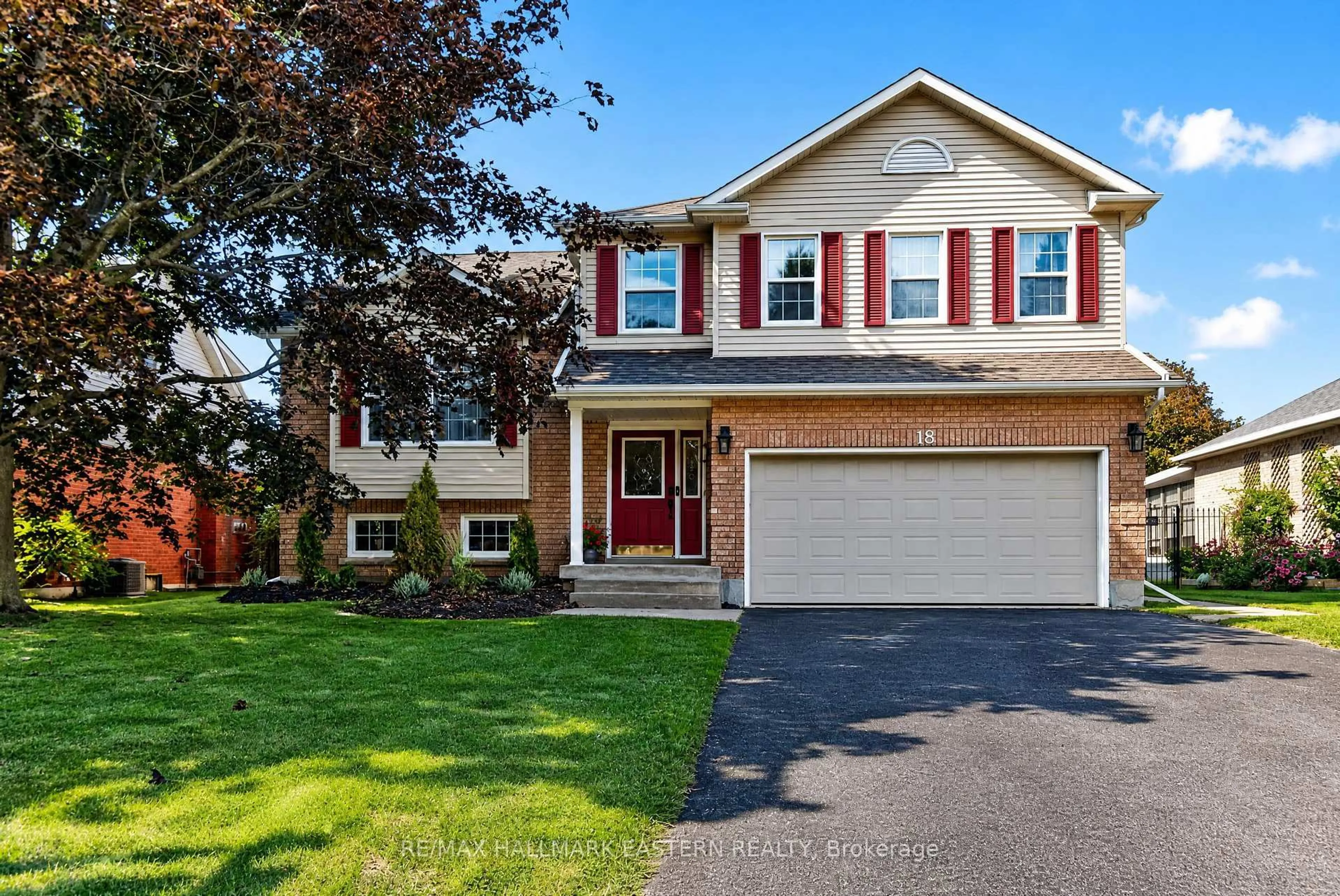 Home with vinyl exterior material, street for 18 Hodgson St, Port Hope Ontario L1A 4G7