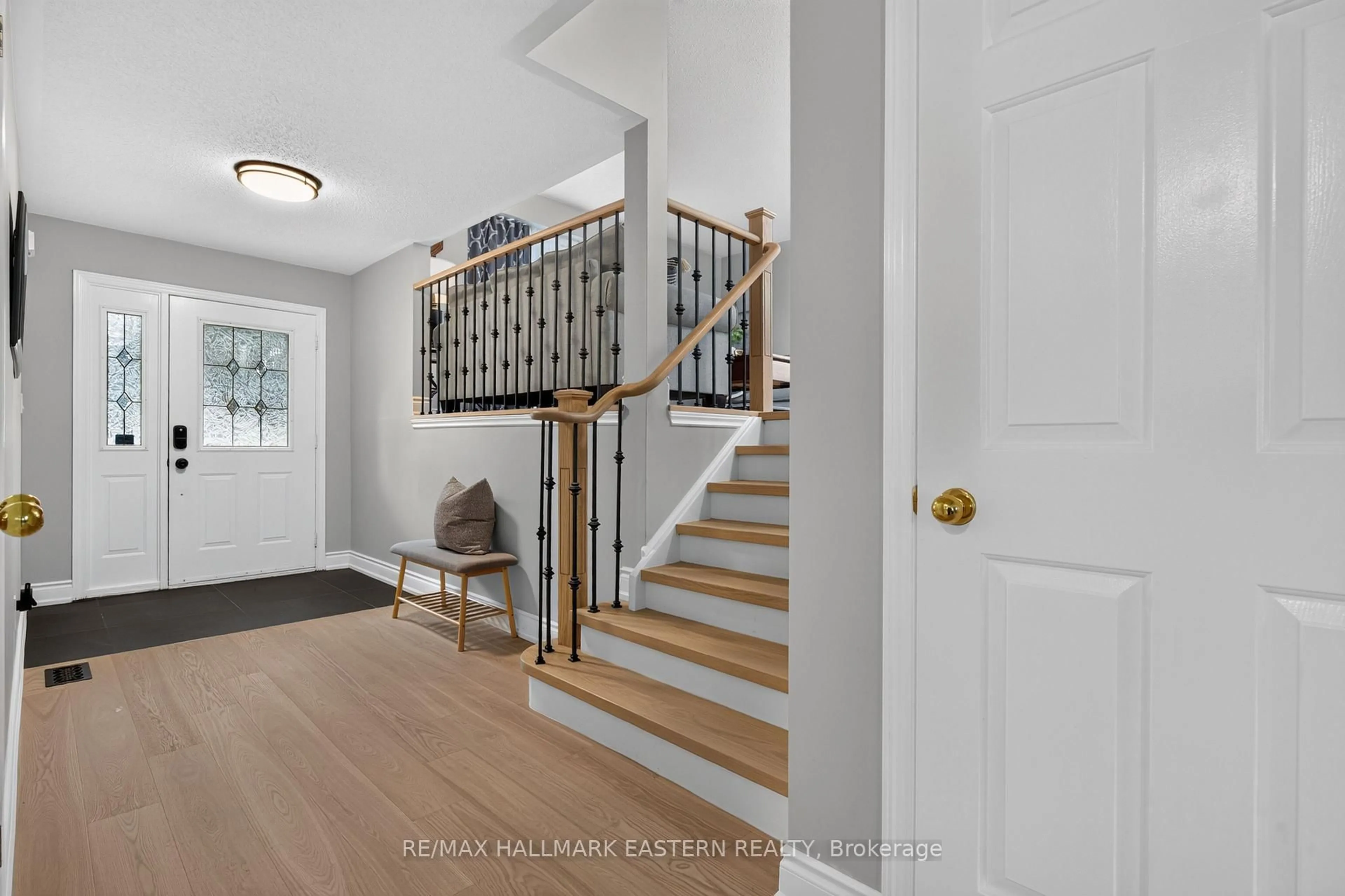 Indoor entryway for 18 Hodgson St, Port Hope Ontario L1A 4G7